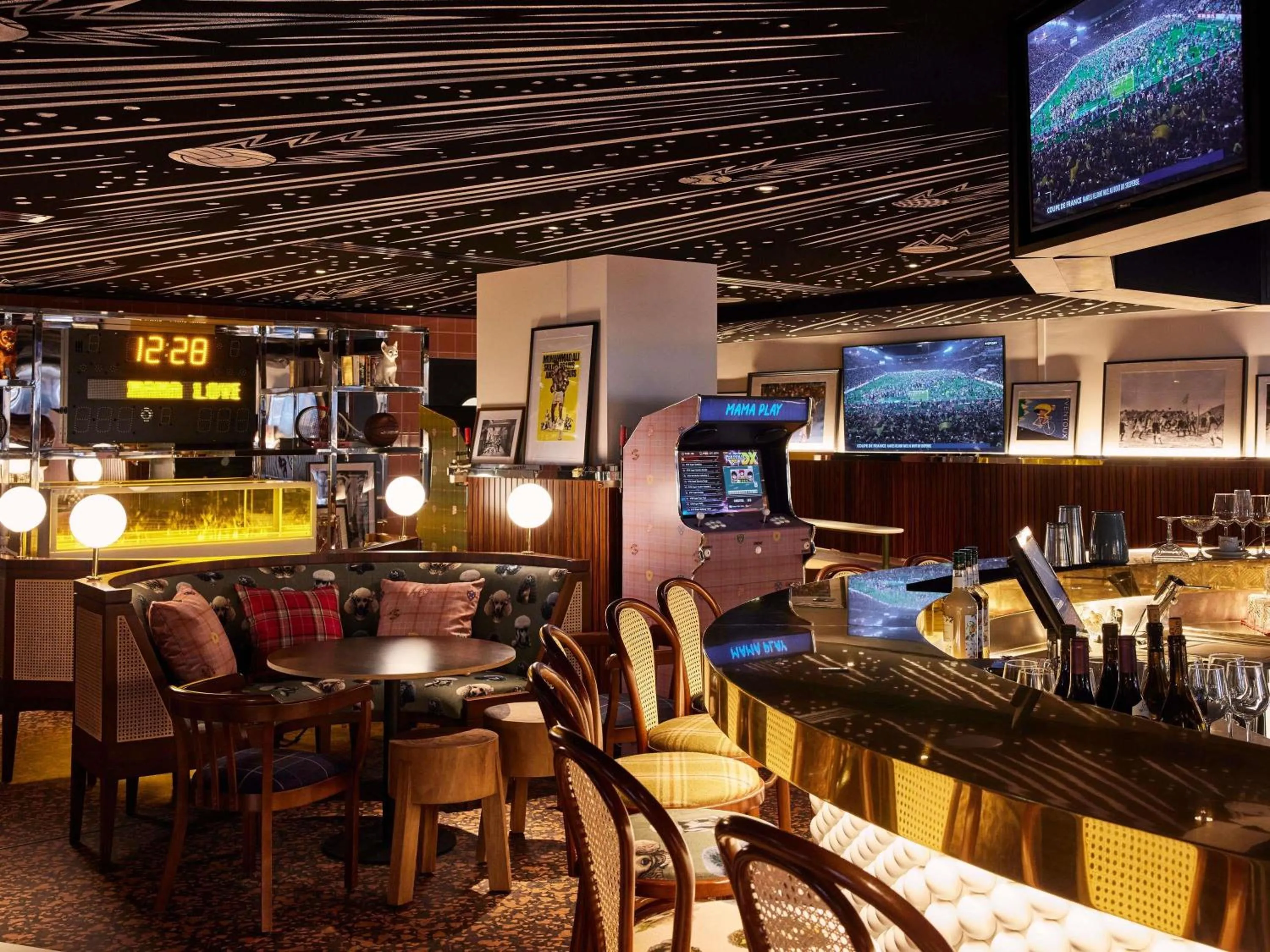 Lounge or bar in Mama Shelter Paris La Défense