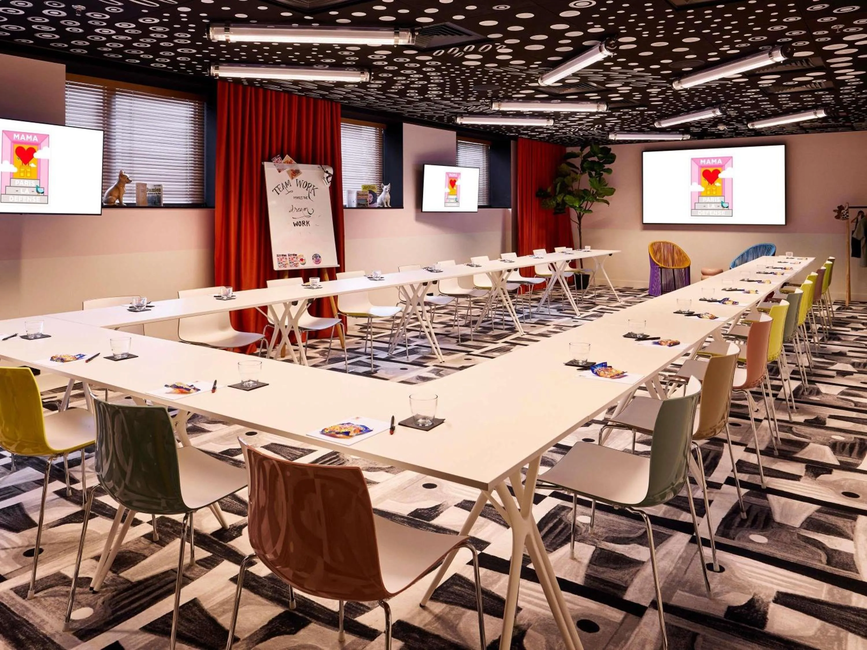 Meeting/conference room in Mama Shelter Paris La Défense
