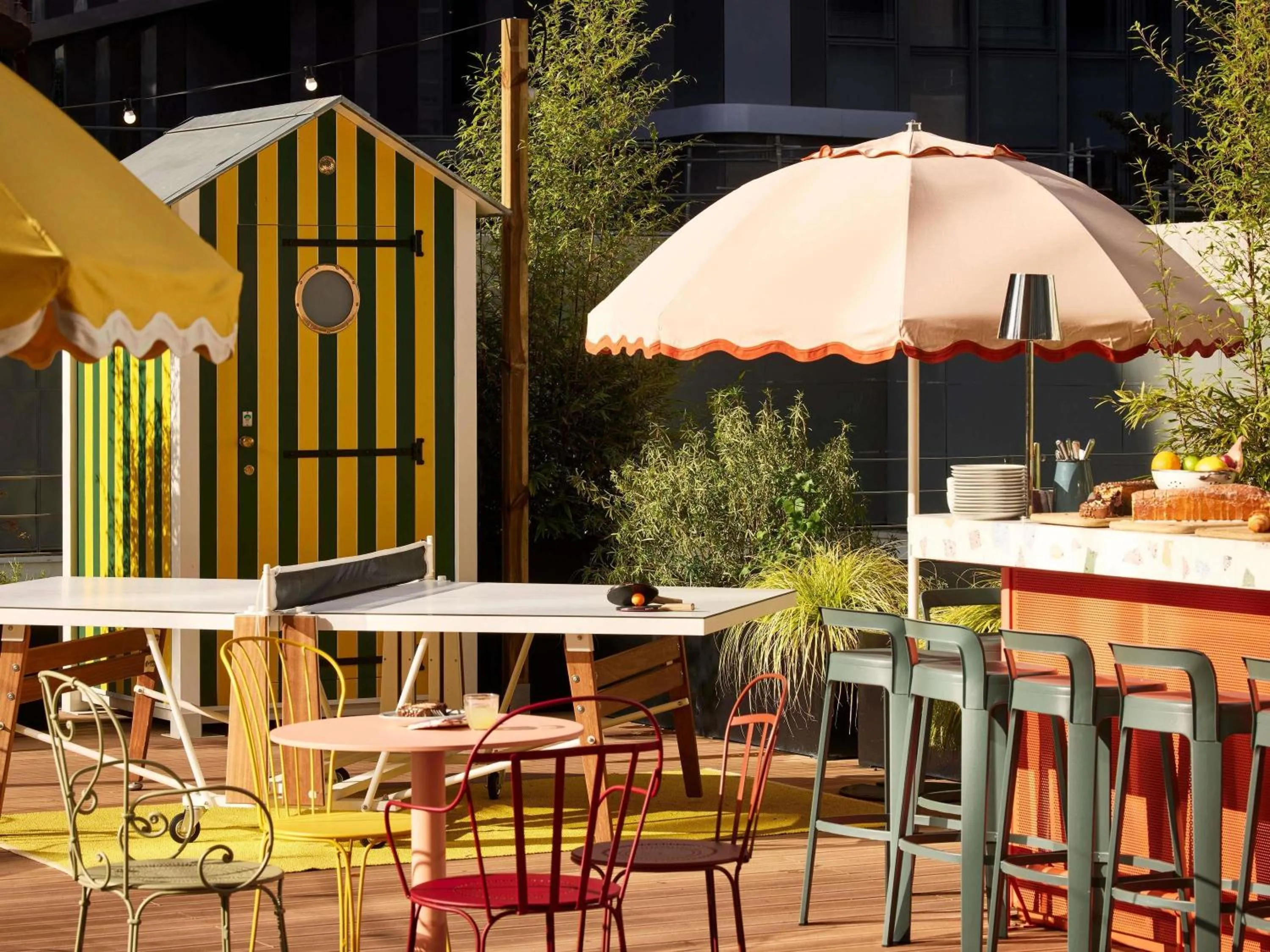 Lounge or bar in Mama Shelter Paris La Défense