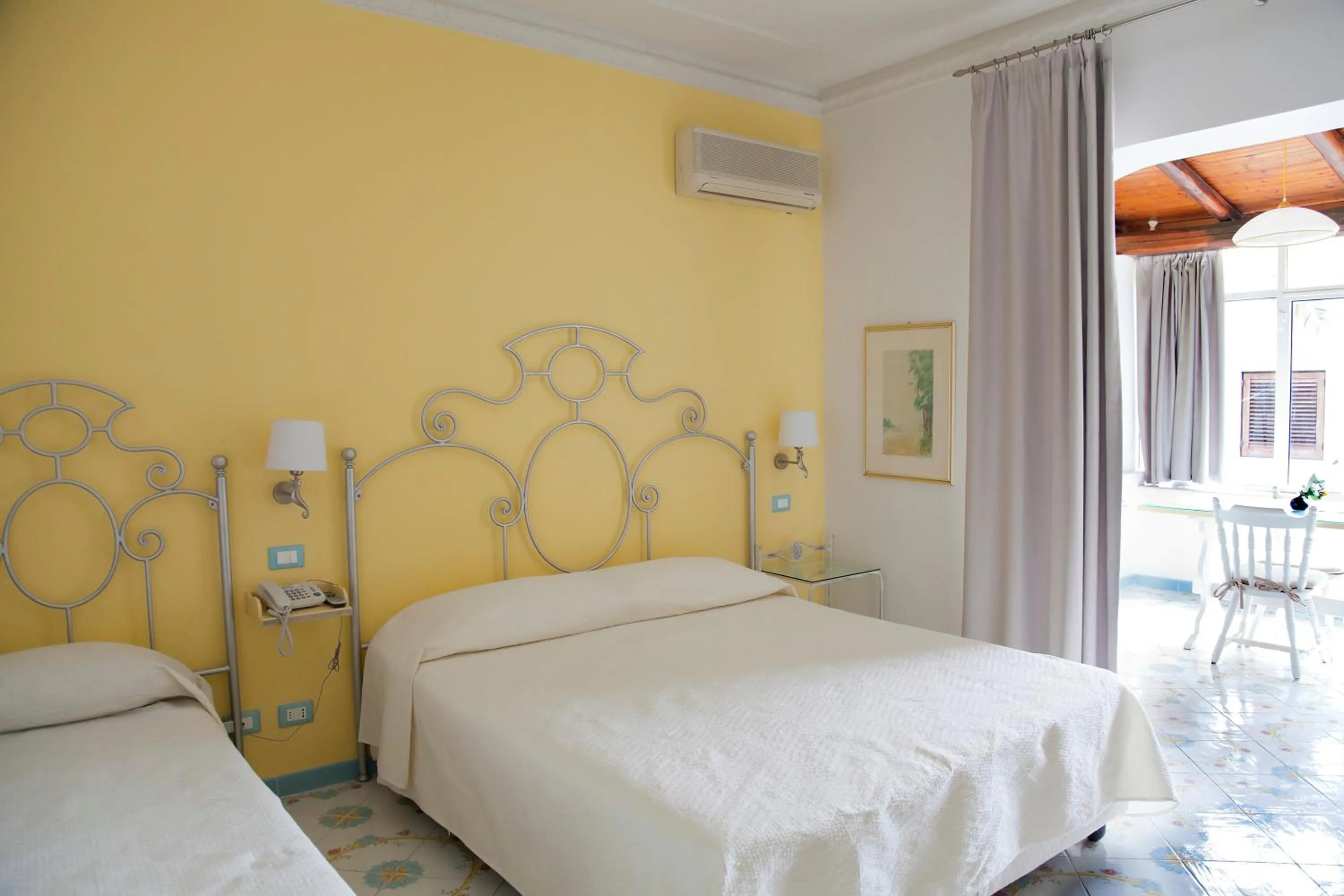 Photo of the whole room, Bed in Hotel Residence Mendolita