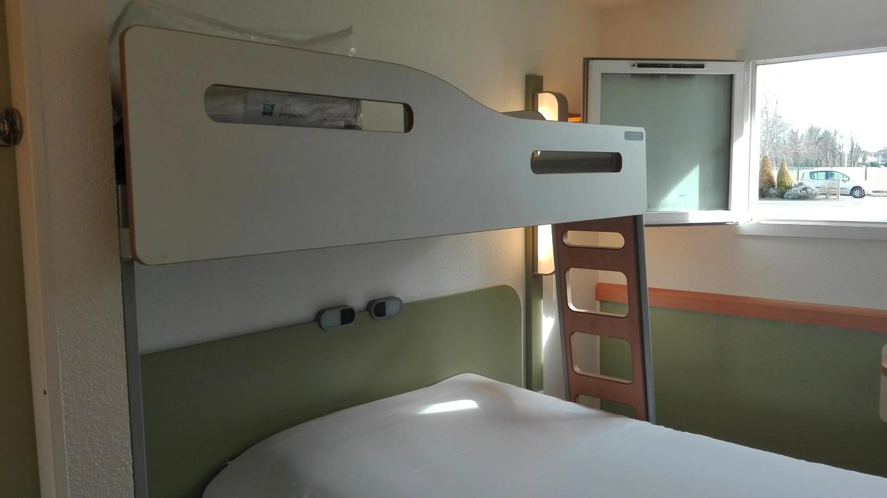 Bed in ibis Budget Pau Est