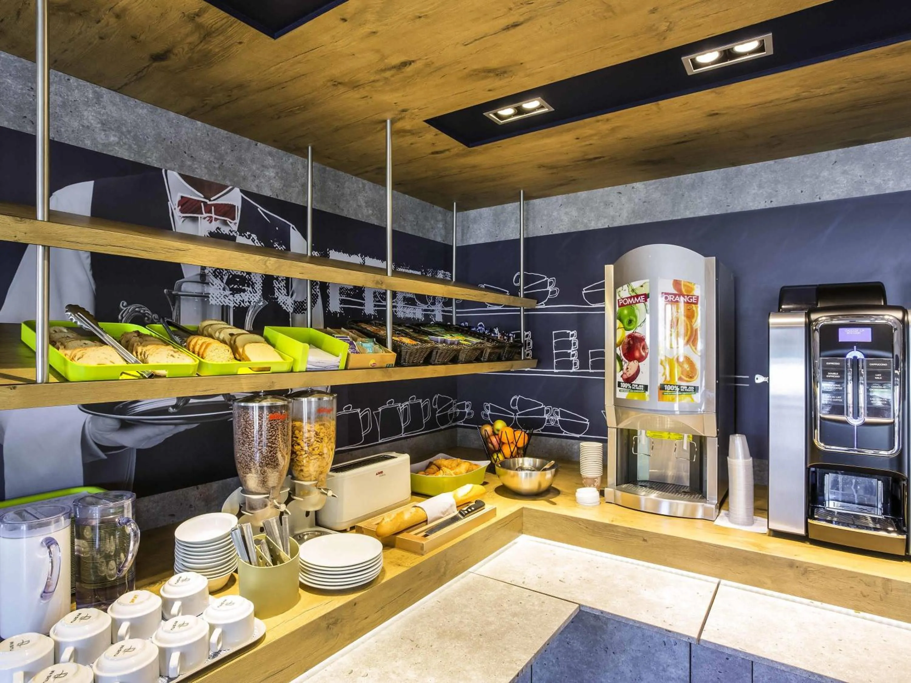 Breakfast in ibis Budget Pau Est