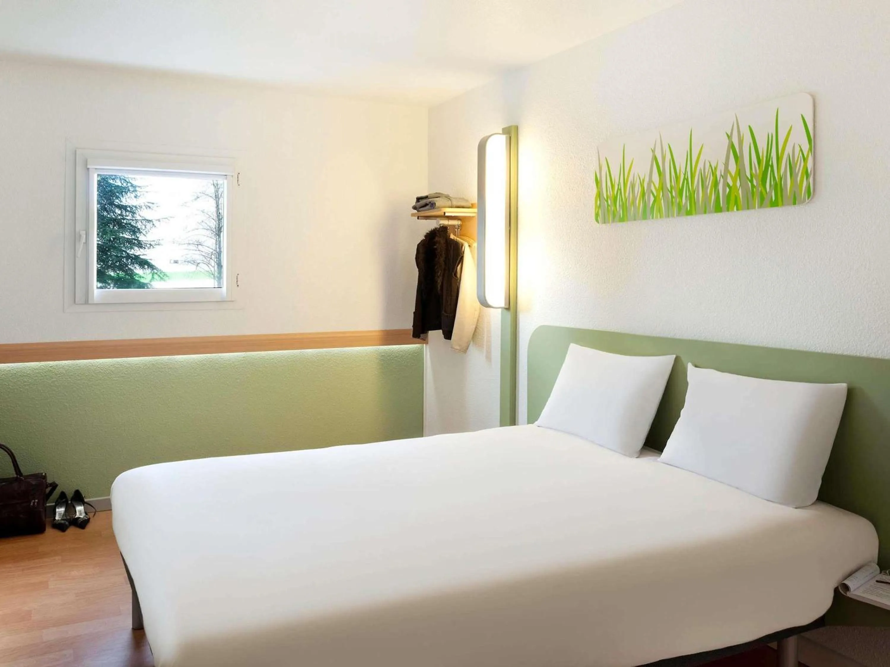 Bedroom, Bed in ibis Budget Pau Est