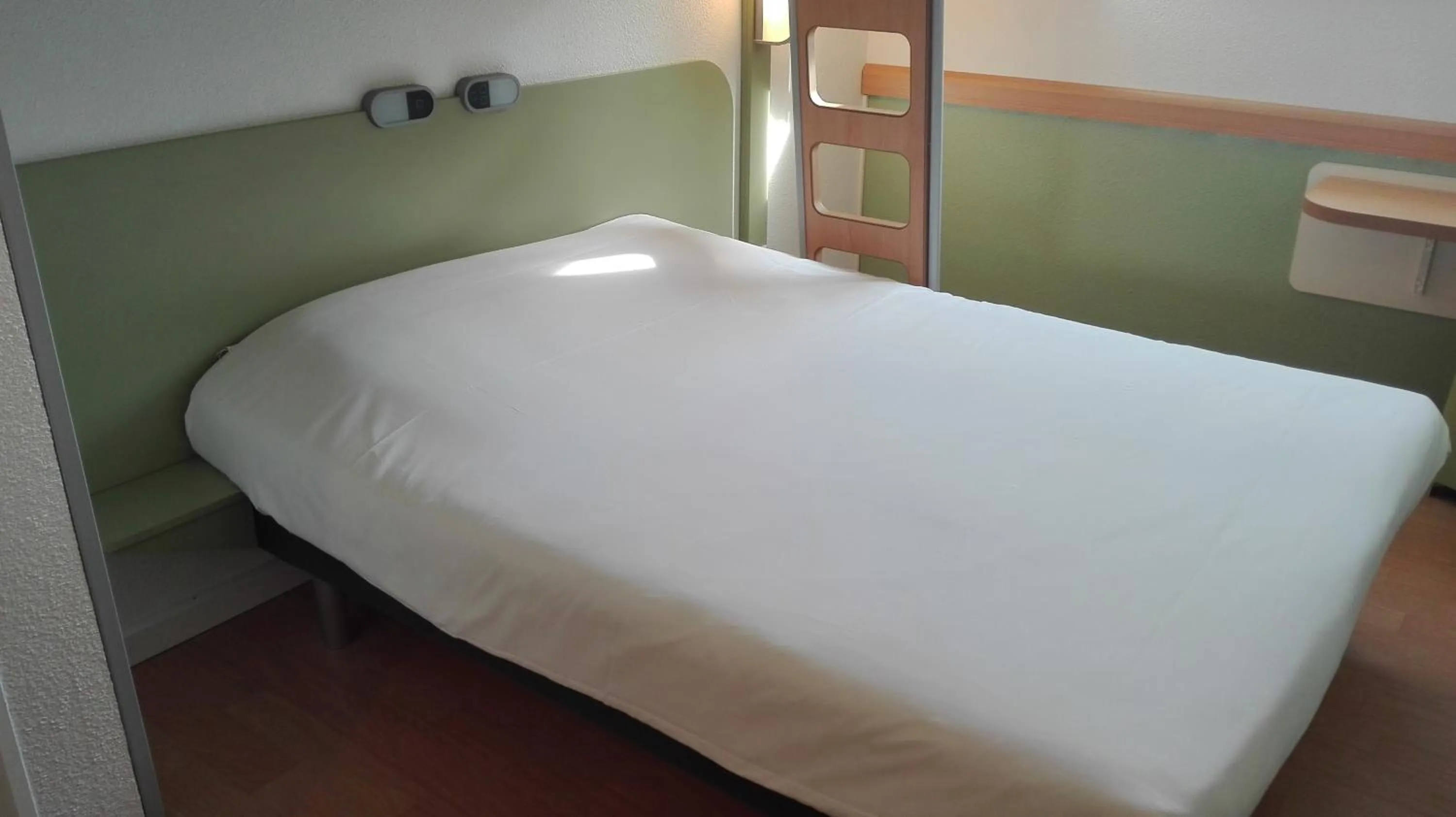 Bed in ibis Budget Pau Est