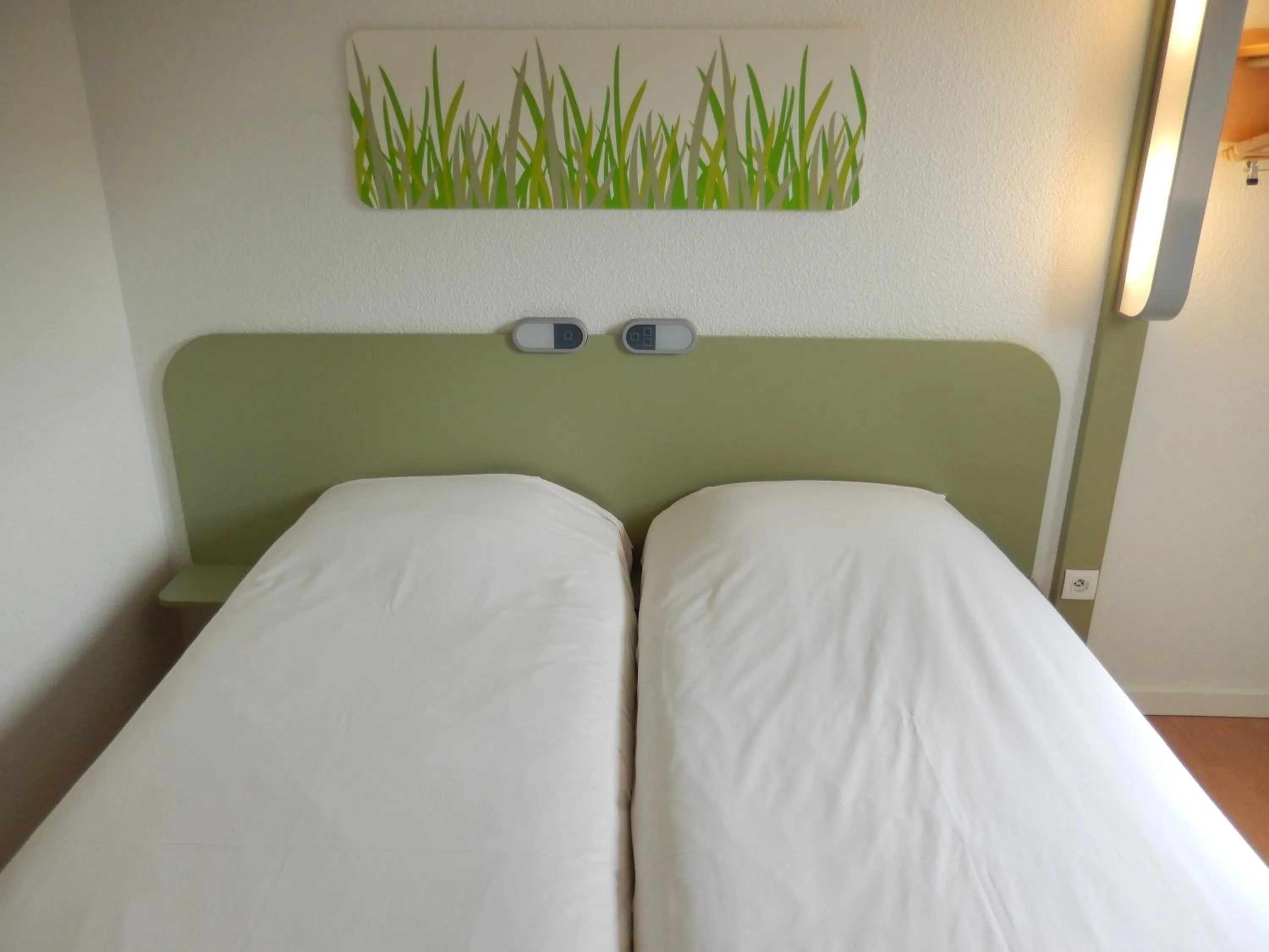 Bed in ibis Budget Pau Est