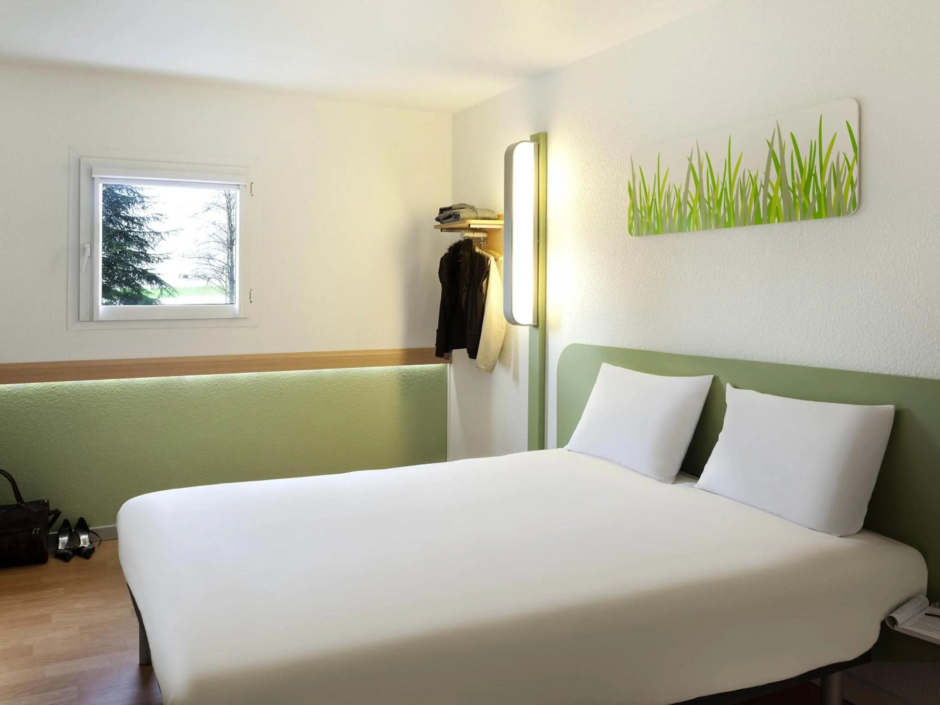 Bedroom, Bed in ibis Budget Pau Est