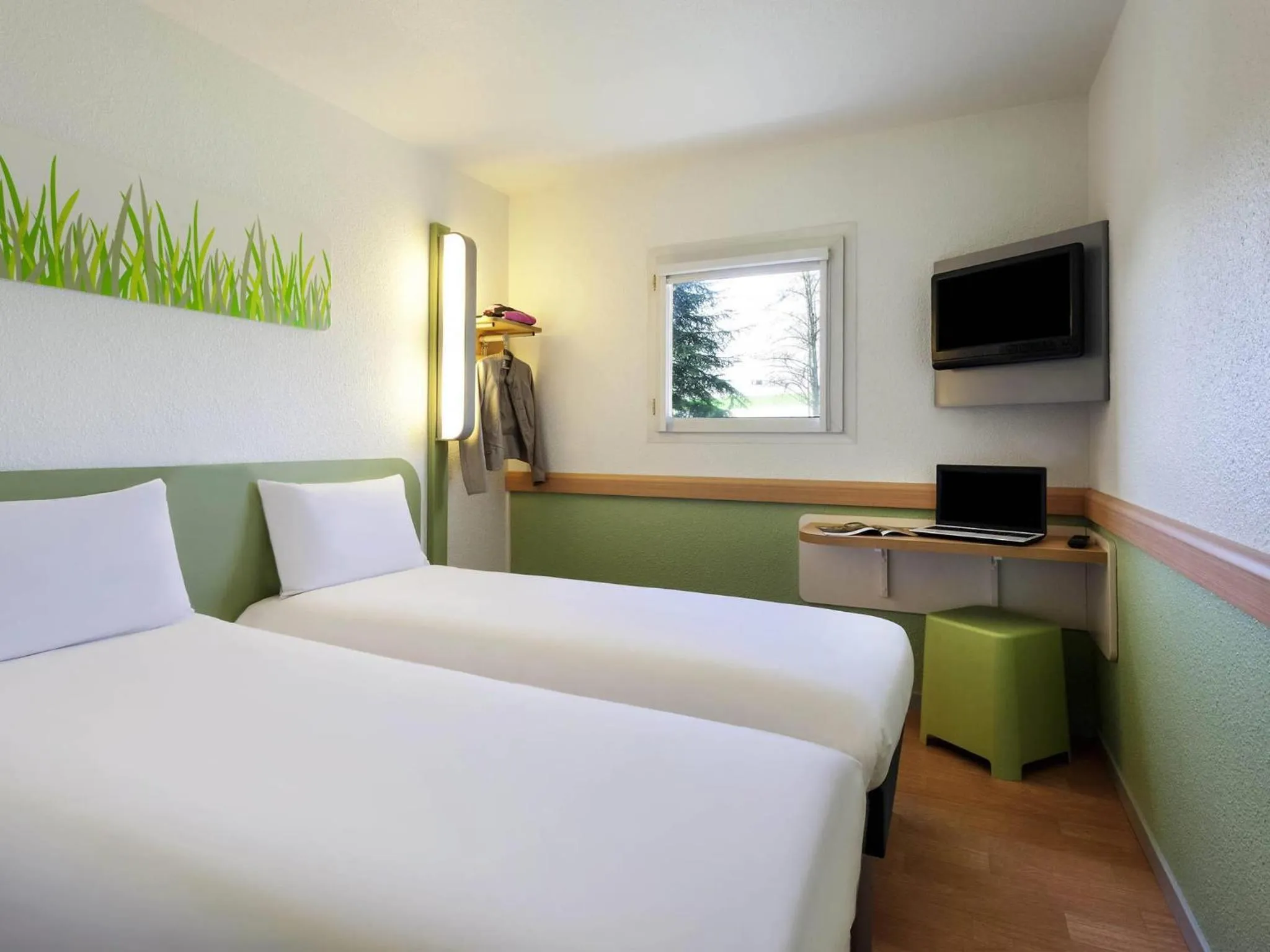 Bedroom, Bed in ibis Budget Pau Est