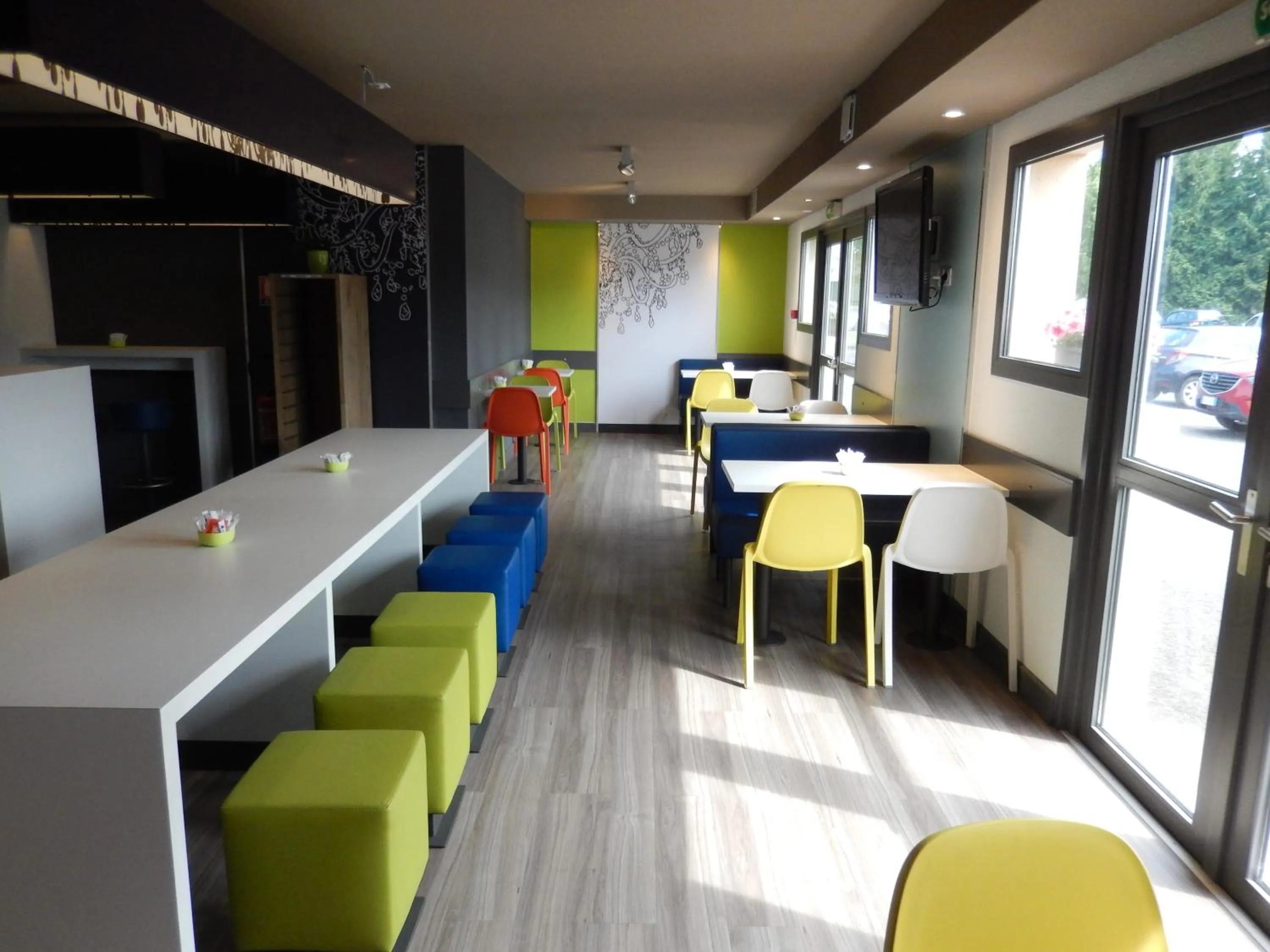 Restaurant/places to eat in ibis Budget Pau Est