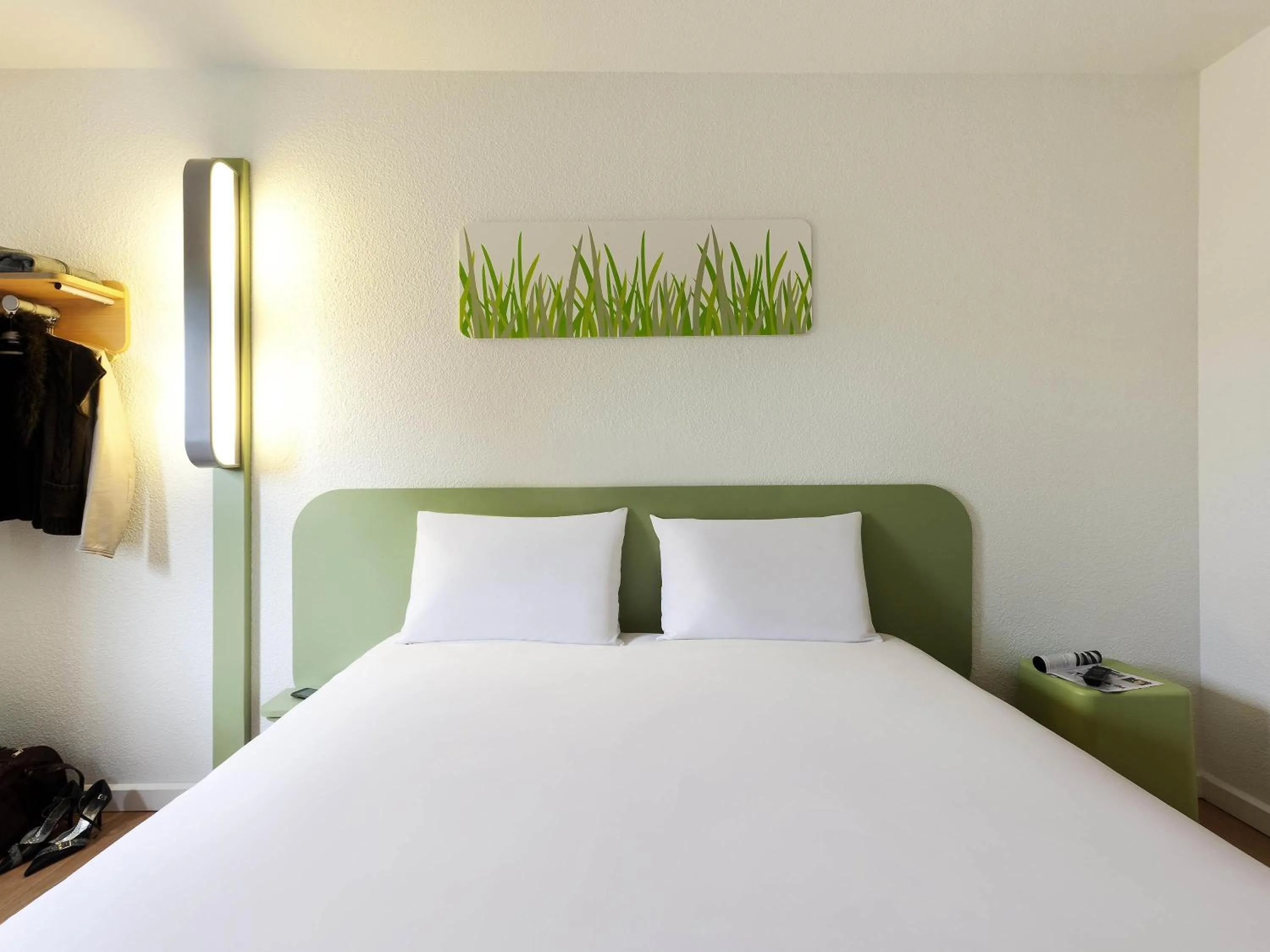 Bedroom, Bed in ibis Budget Pau Est