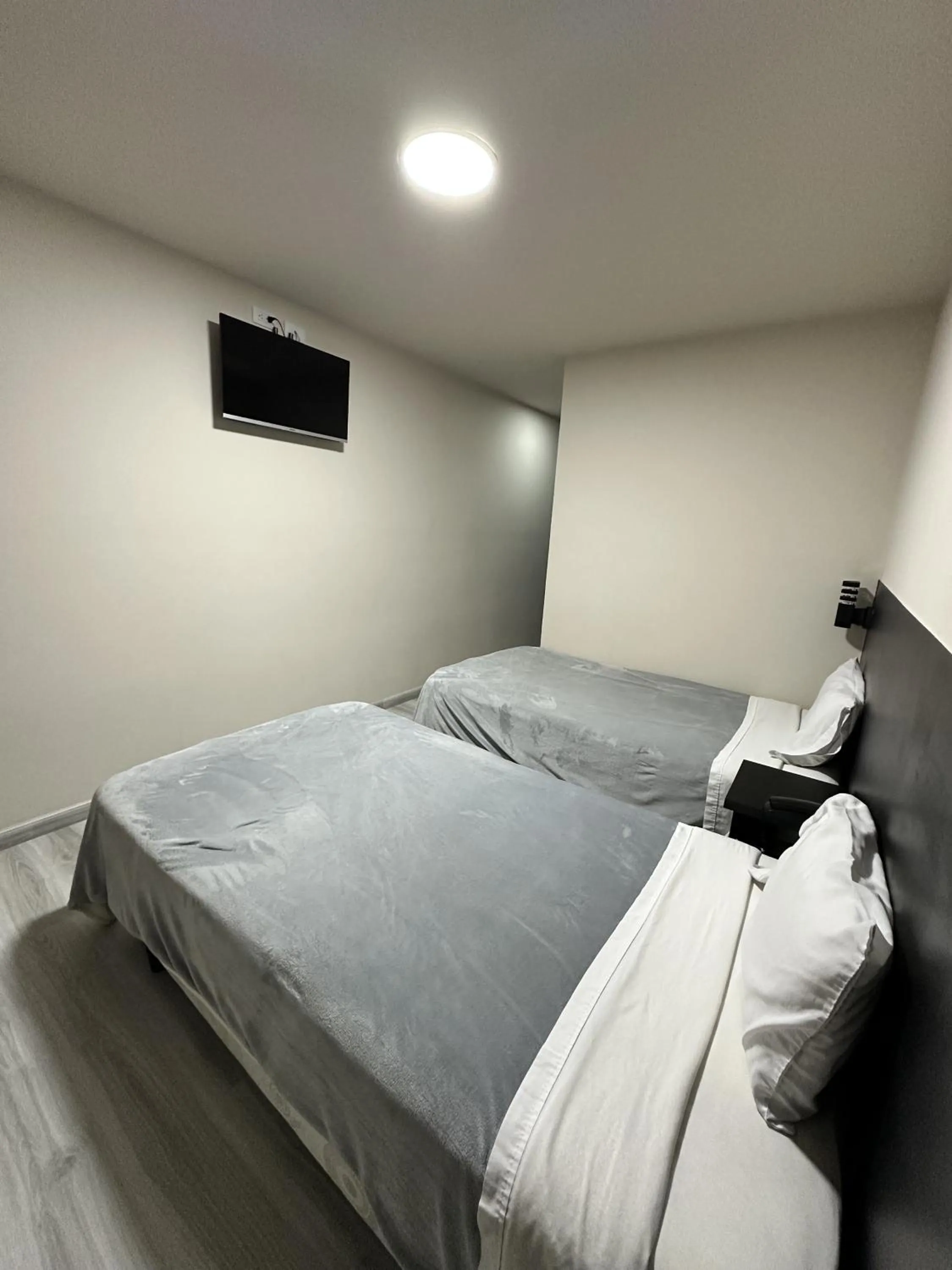 Bedroom, Bed in Hotel Versailles