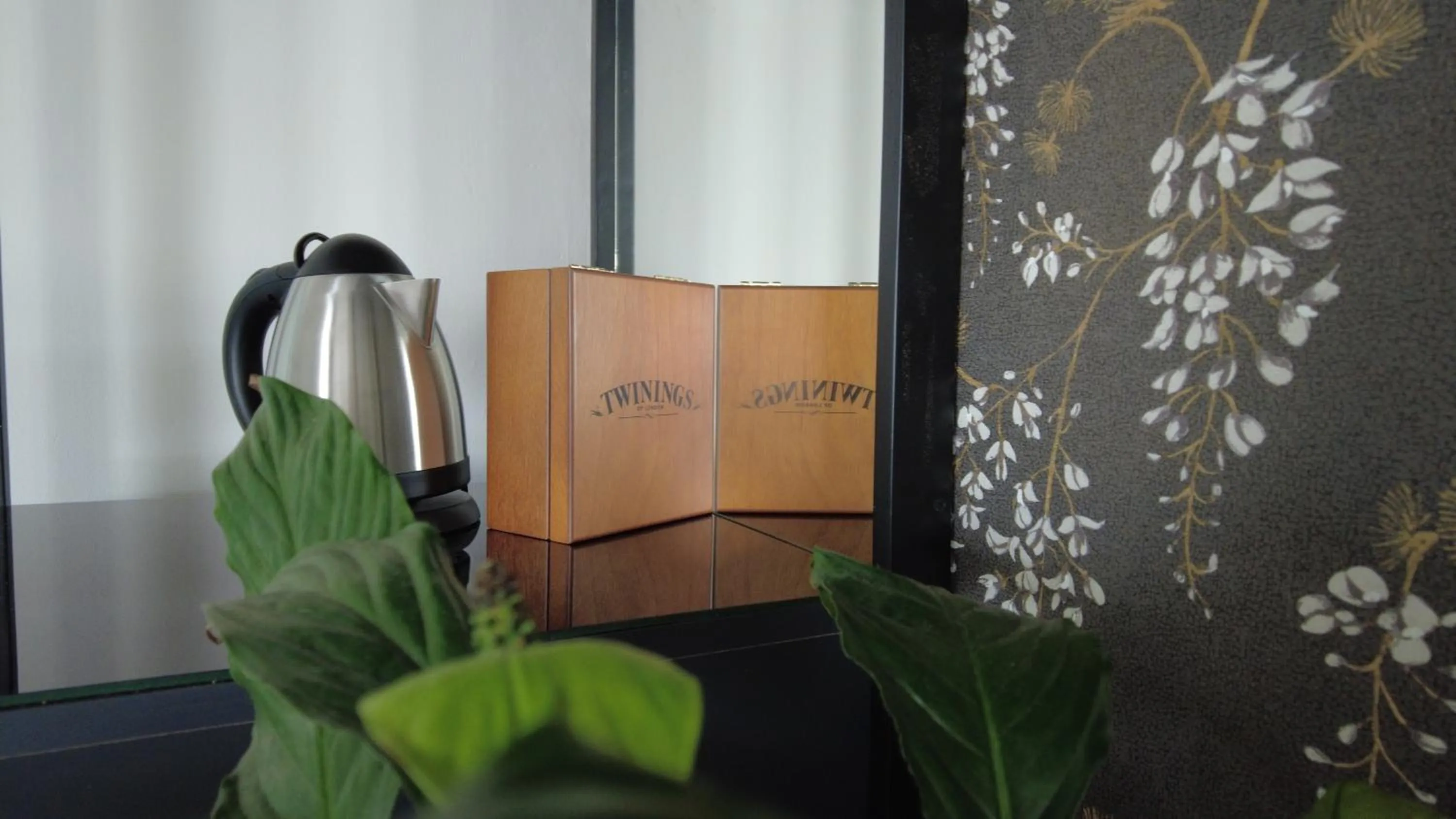 Coffee/tea facilities in The Executive Bed and Breakfast