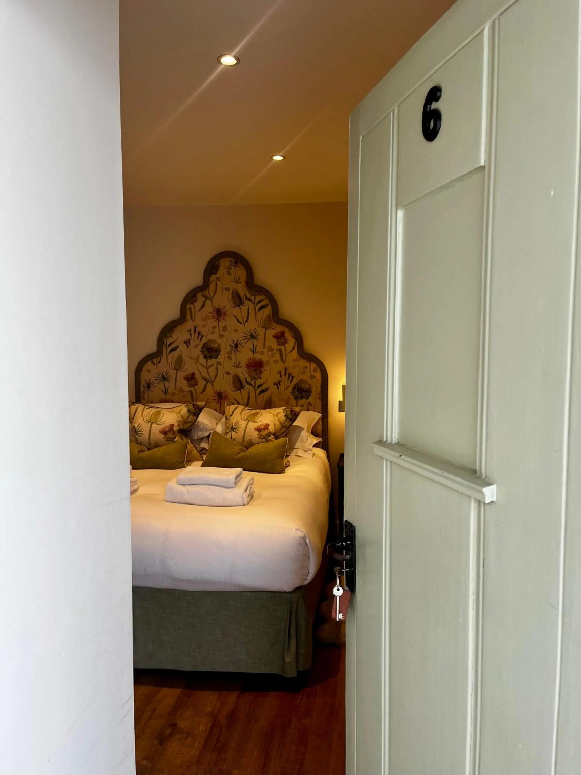 Bedroom, Bed in The Seagrave Arms