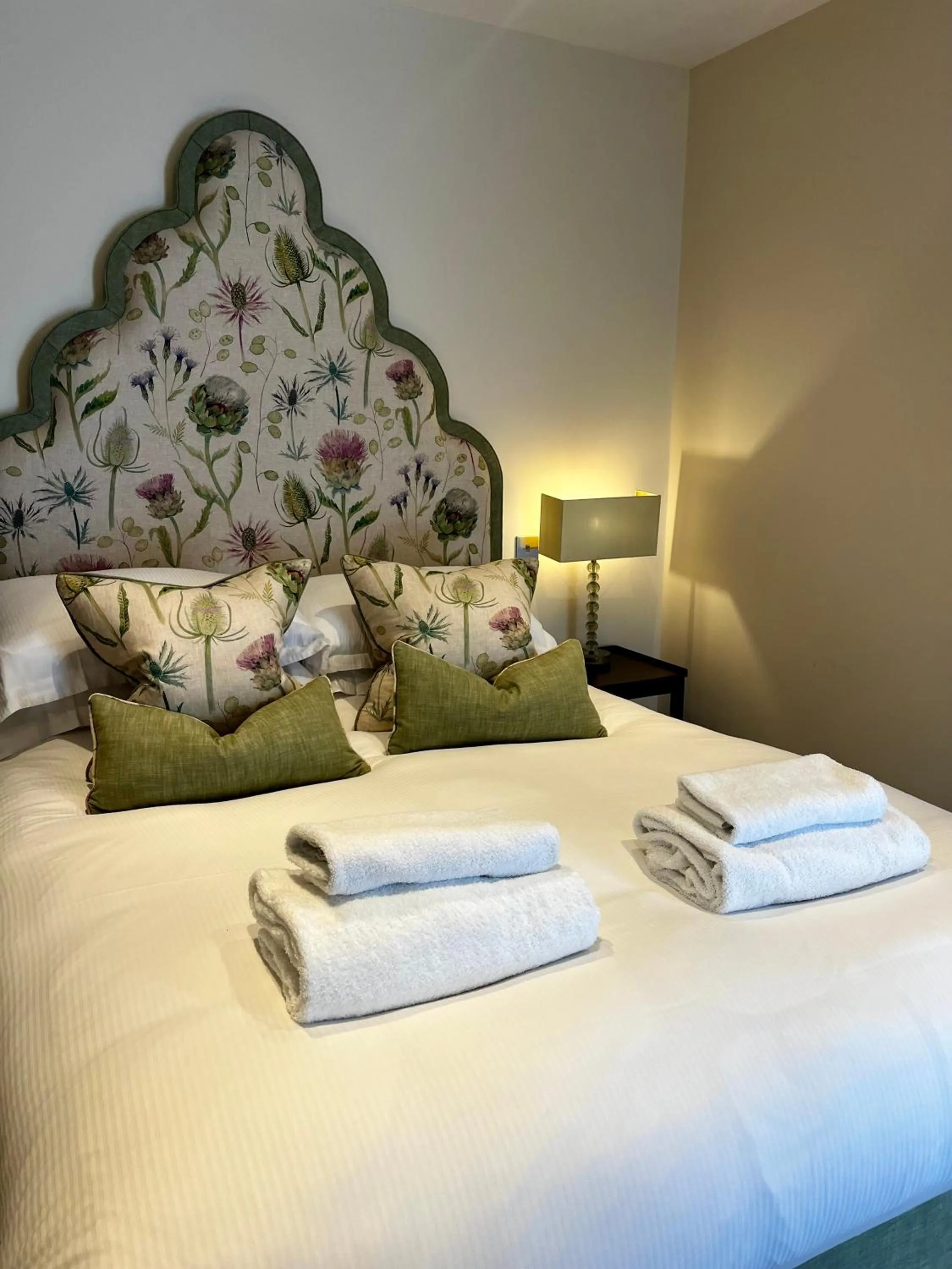 Bedroom, Bed in The Seagrave Arms