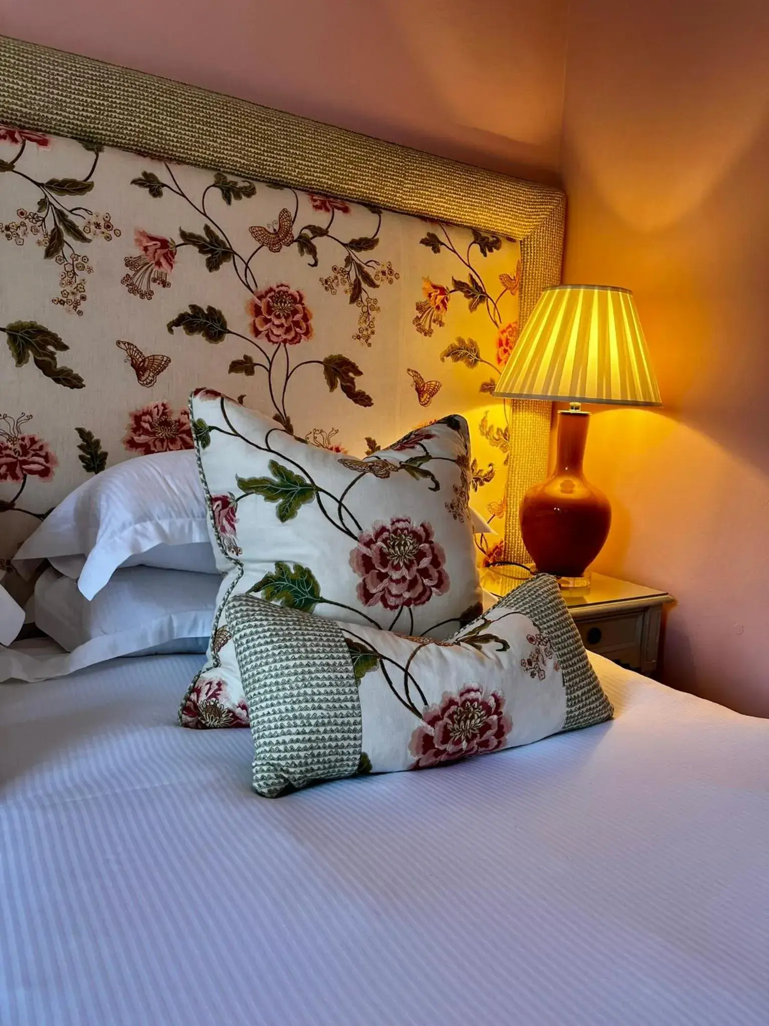 Deluxe Double or Twin Room in The Seagrave Arms Deluxe Double or Twin Room in The Seagrave Arms