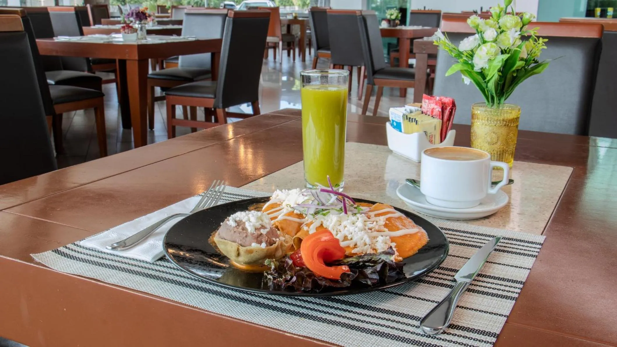 Restaurant/places to eat in Holiday Inn Queretaro Zona Krystal by IHG