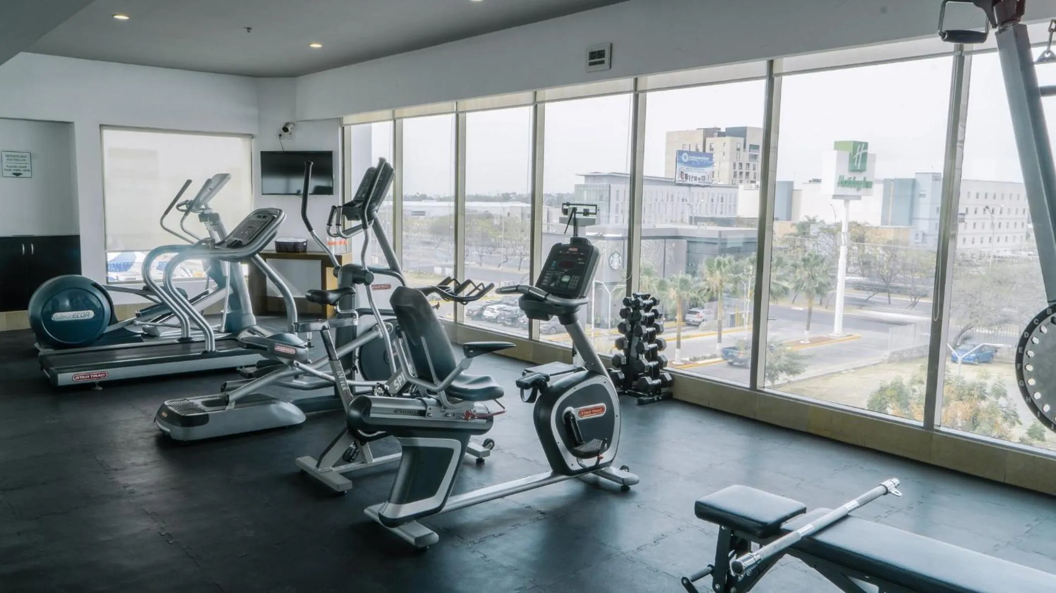 Fitness centre/facilities in Holiday Inn Queretaro Zona Krystal by IHG