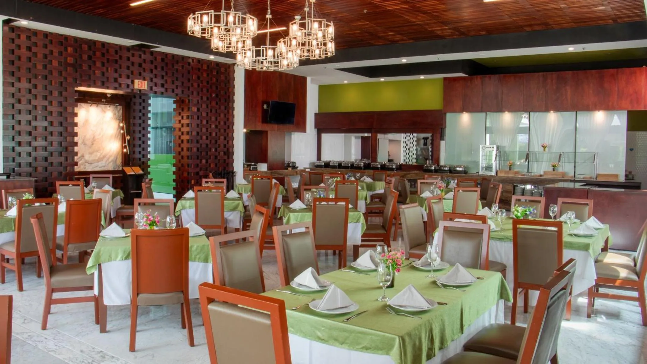 Restaurant/places to eat in Holiday Inn Queretaro Zona Krystal by IHG