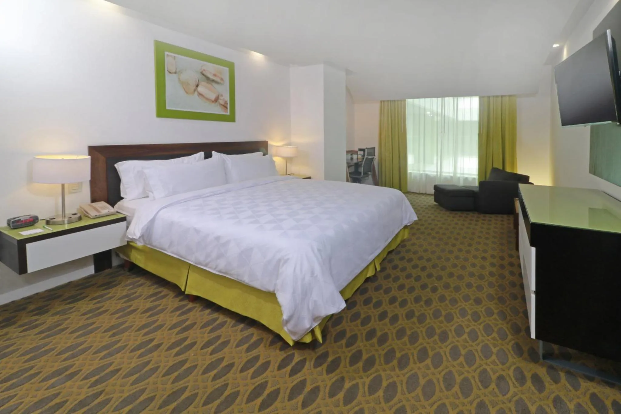 Photo of the whole room, Bed in Holiday Inn Queretaro Zona Krystal by IHG