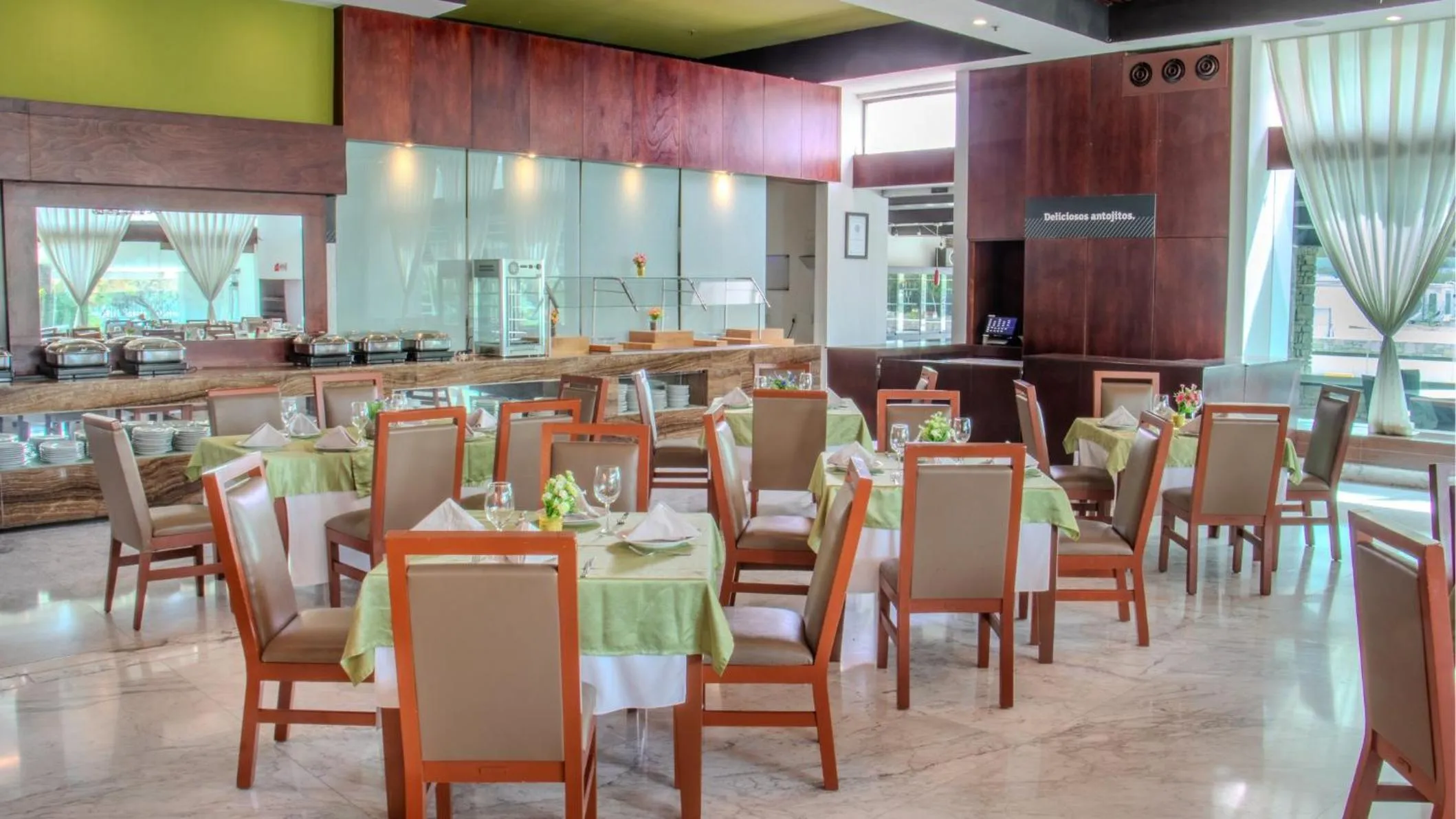 Restaurant/places to eat in Holiday Inn Queretaro Zona Krystal by IHG