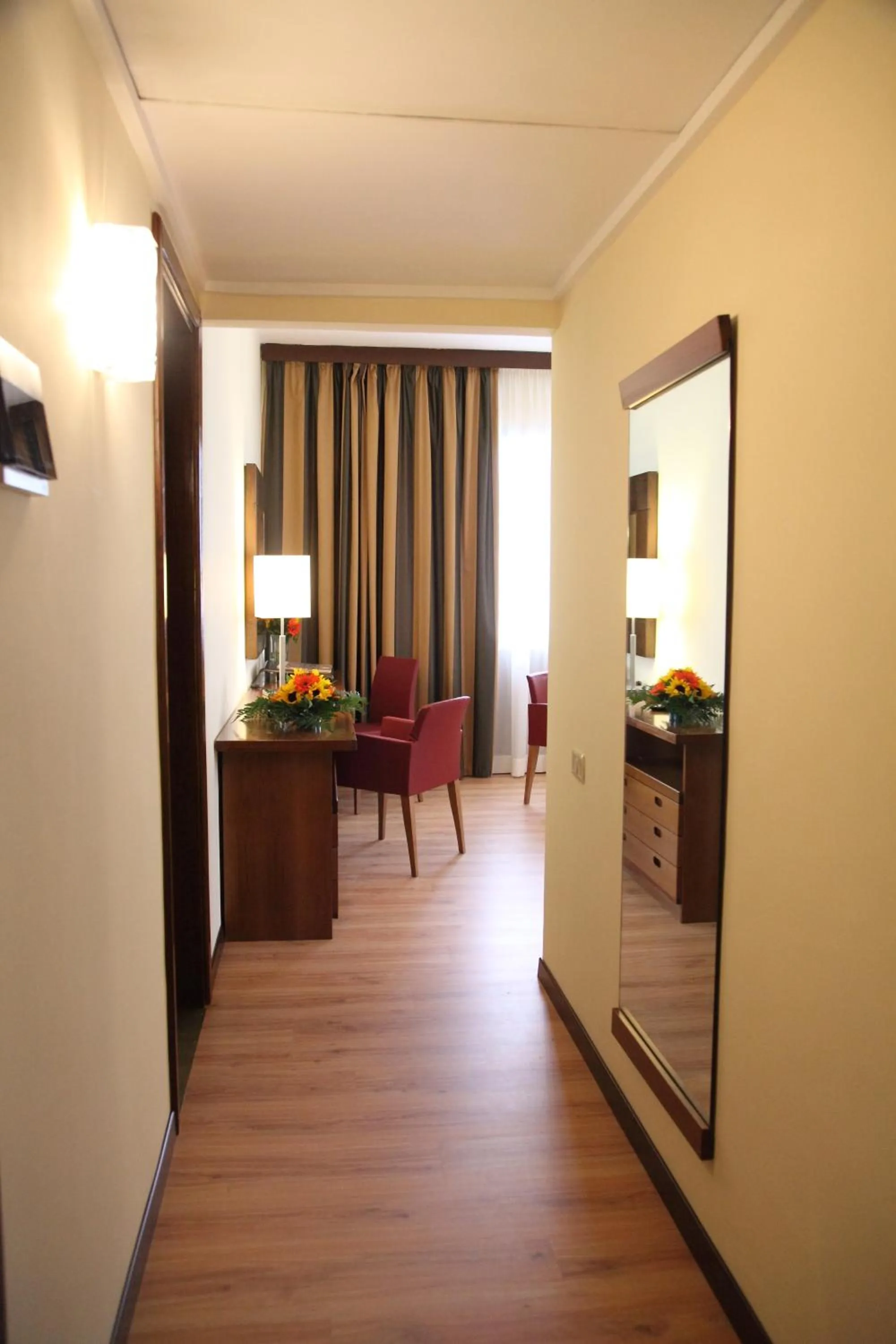 Photo of the whole room in Hotel Royal Palace