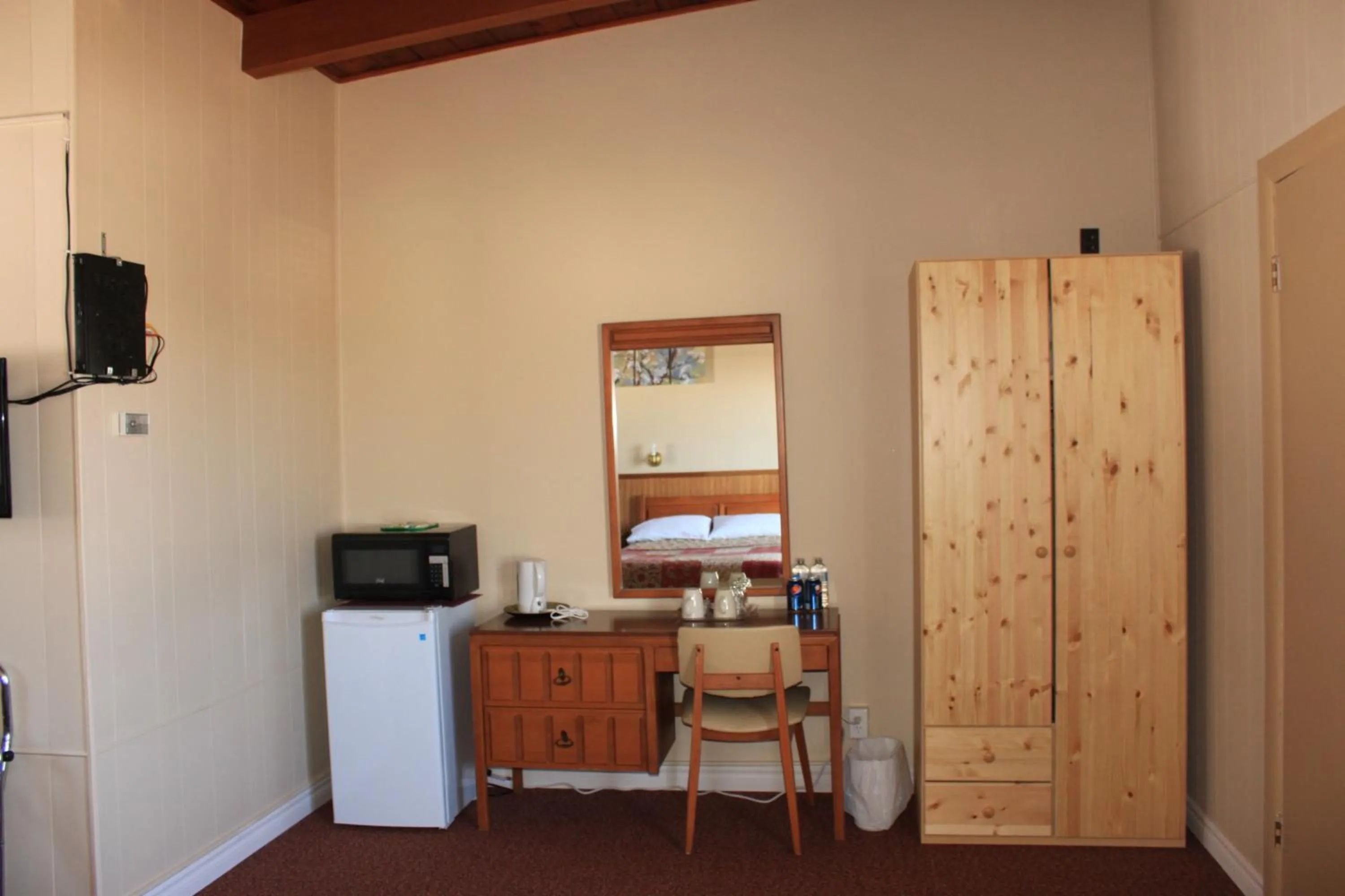 Seating area in Oasis Motel