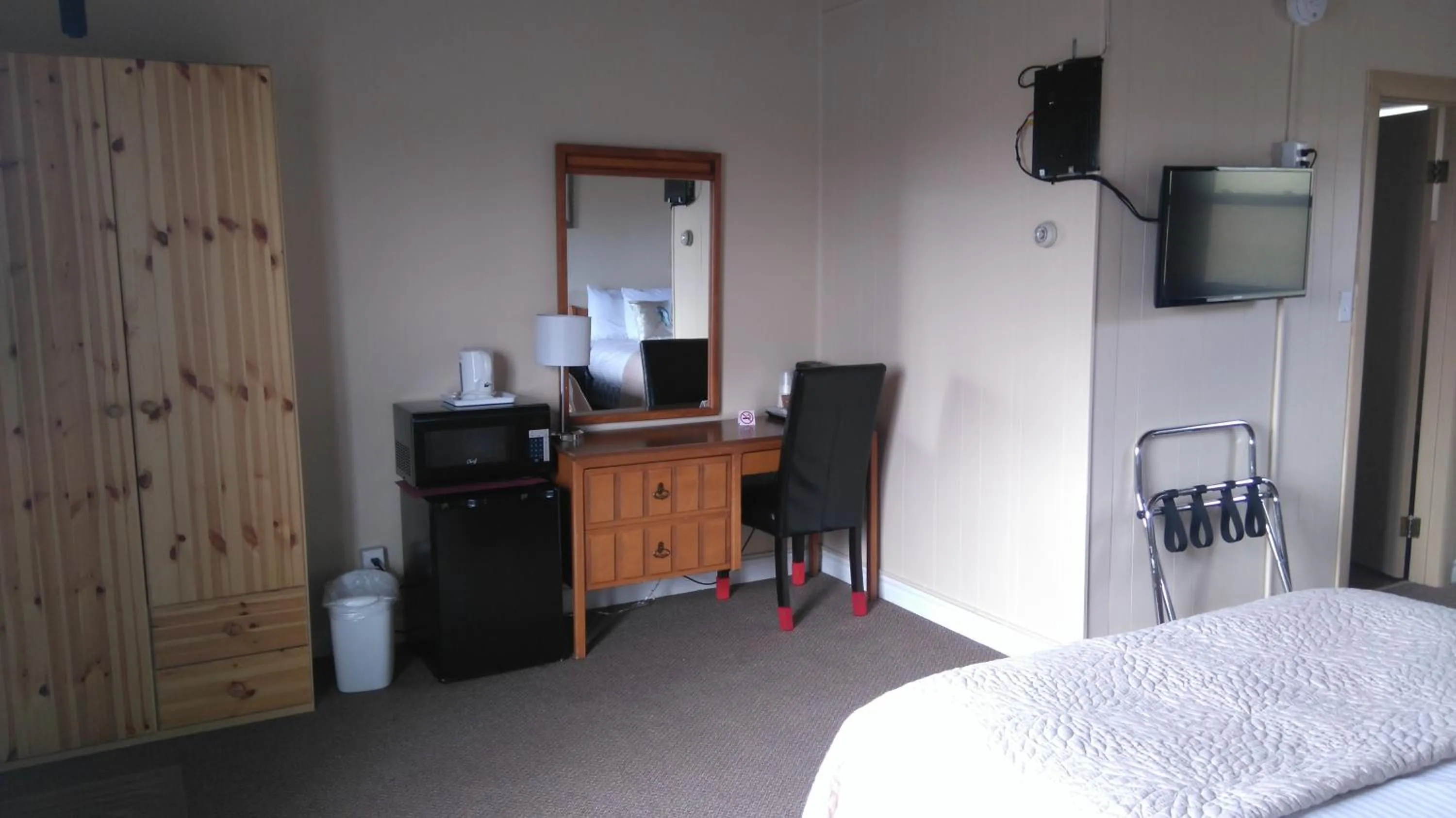 Seating area in Oasis Motel