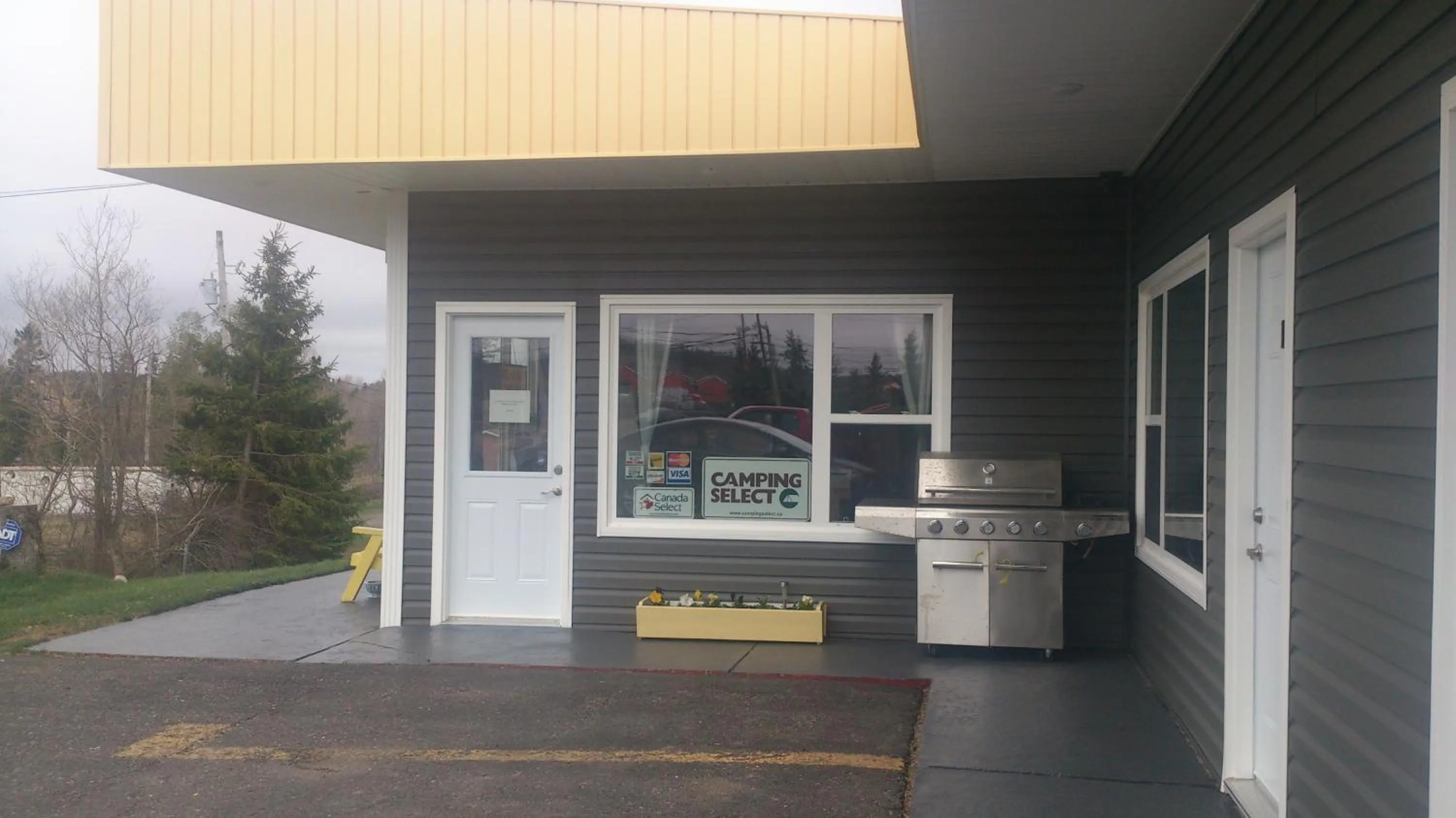 Facade/entrance in Oasis Motel