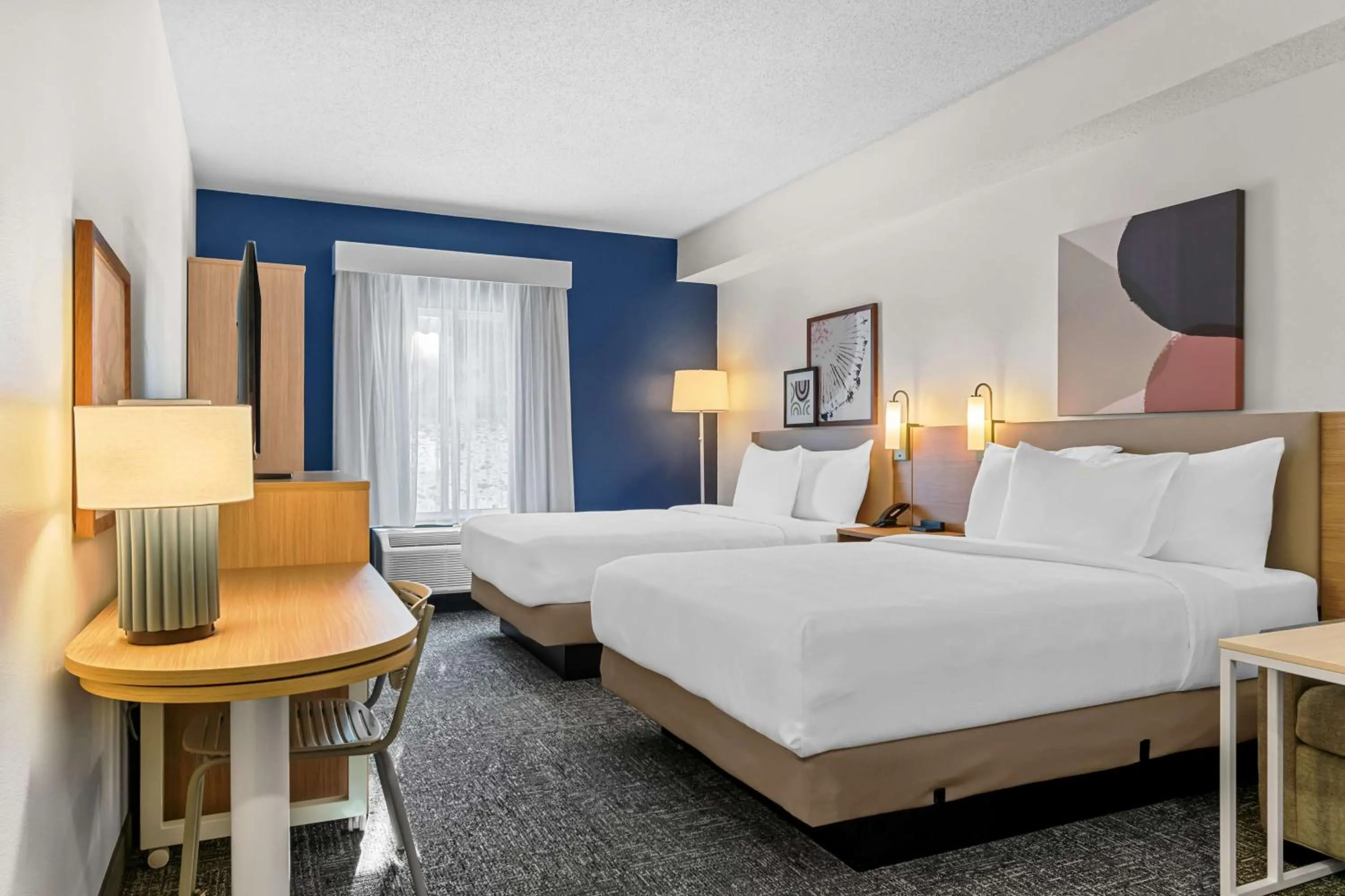 Bed in Spark By Hilton Hershey Near The Park