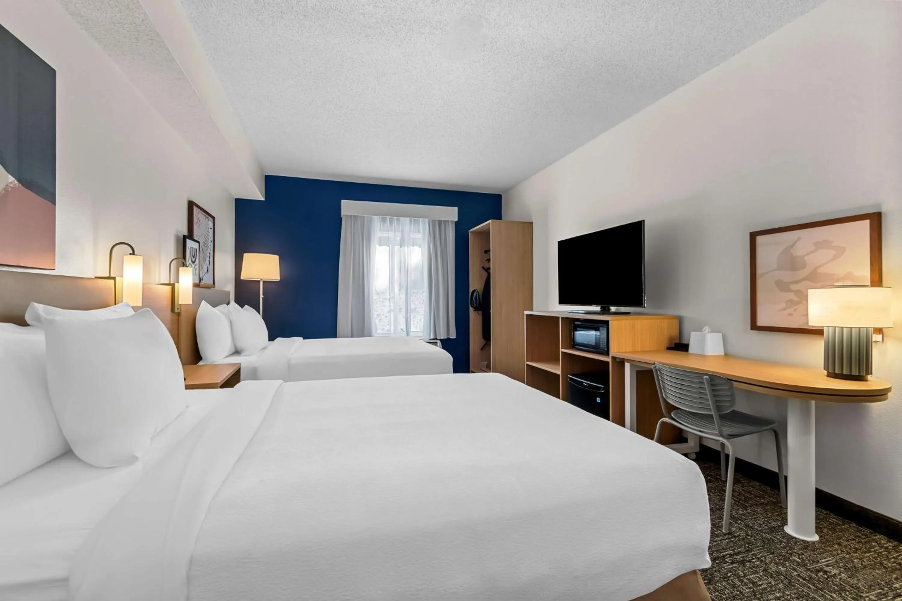 Bedroom, Bed in Spark By Hilton Hershey Near The Park