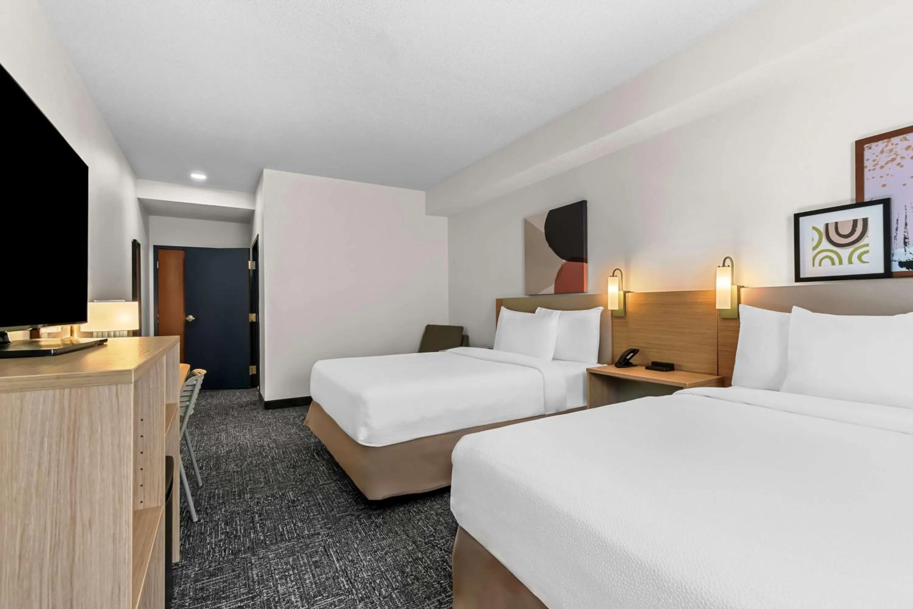 Bed in Spark By Hilton Hershey Near The Park