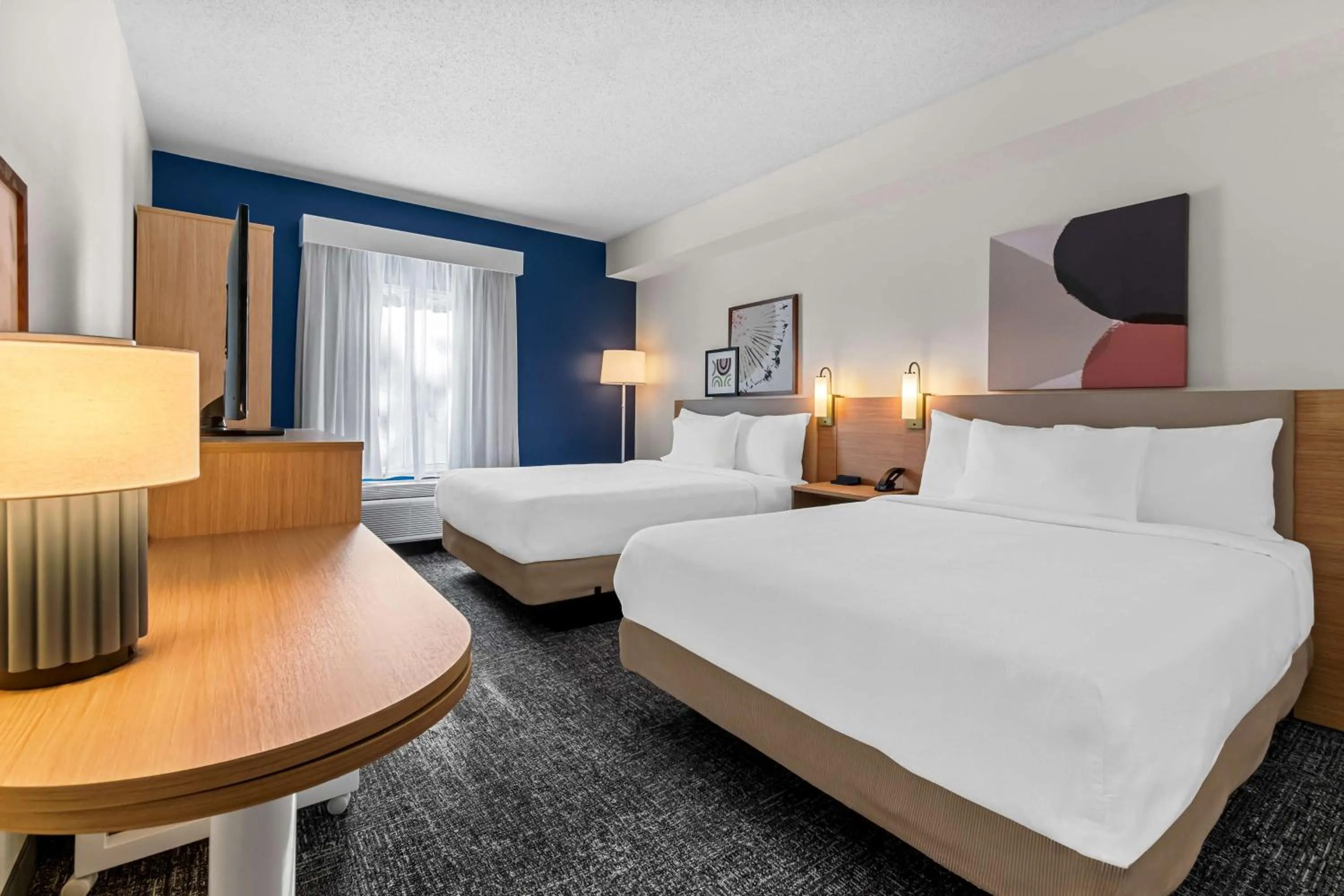 Bed in Spark By Hilton Hershey Near The Park