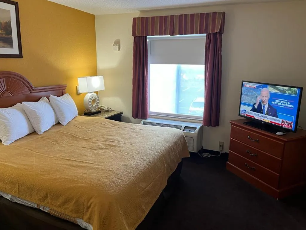 Deluxe King Room in Spark By Hilton Hershey Near The Park