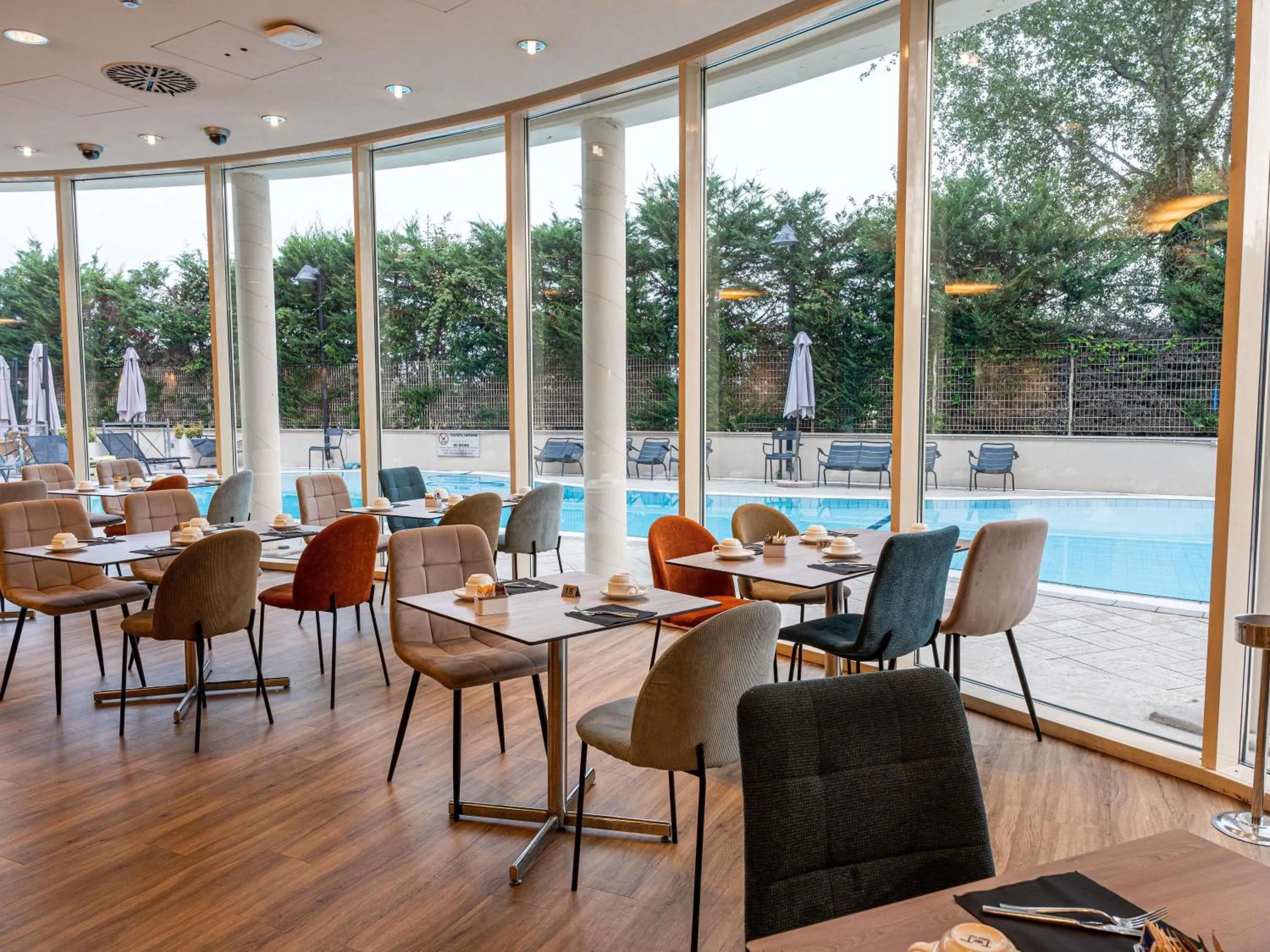 Restaurant/places to eat in Novotel Roma Est