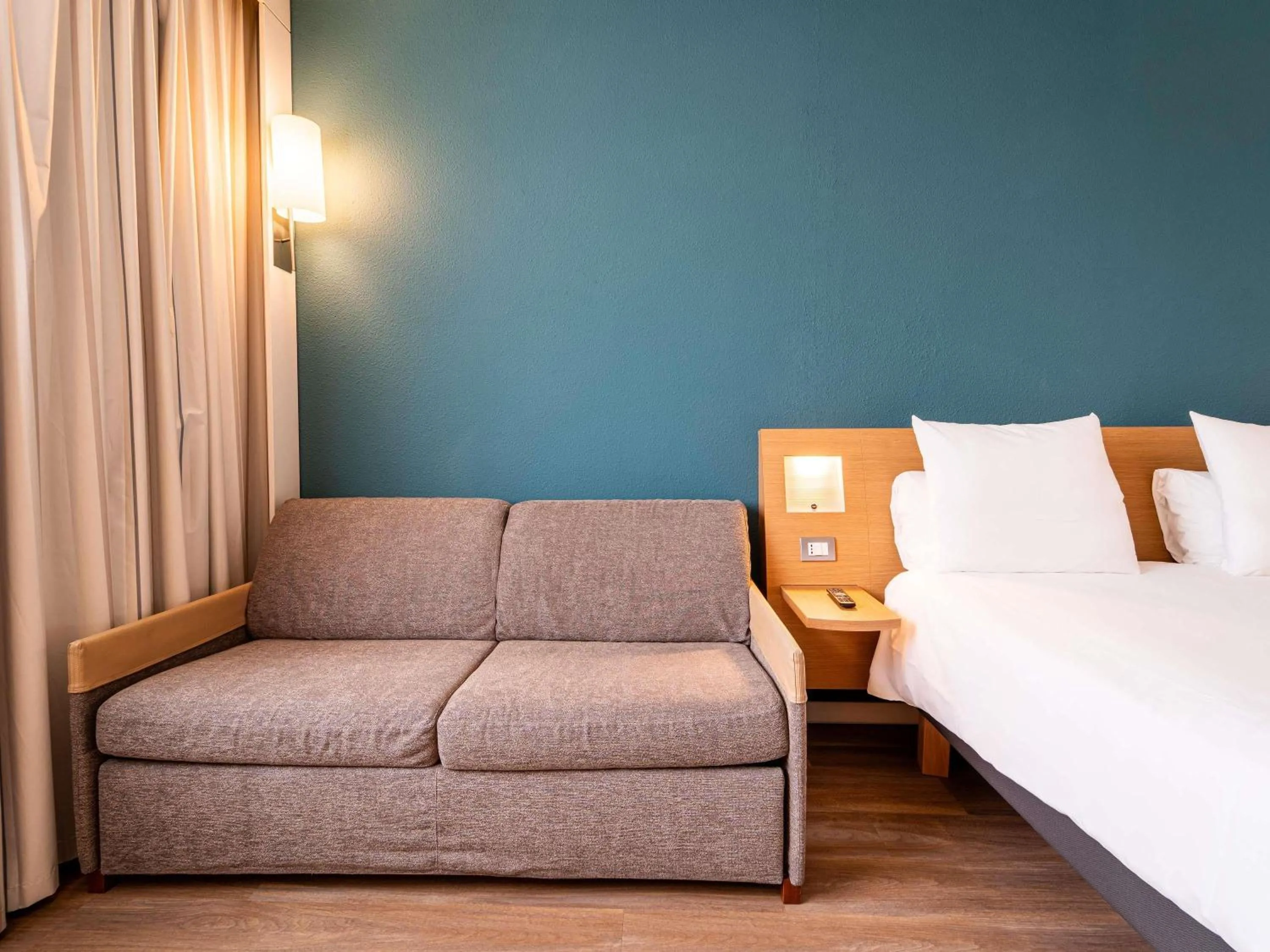 Bedroom, Bed in Novotel Roma Est