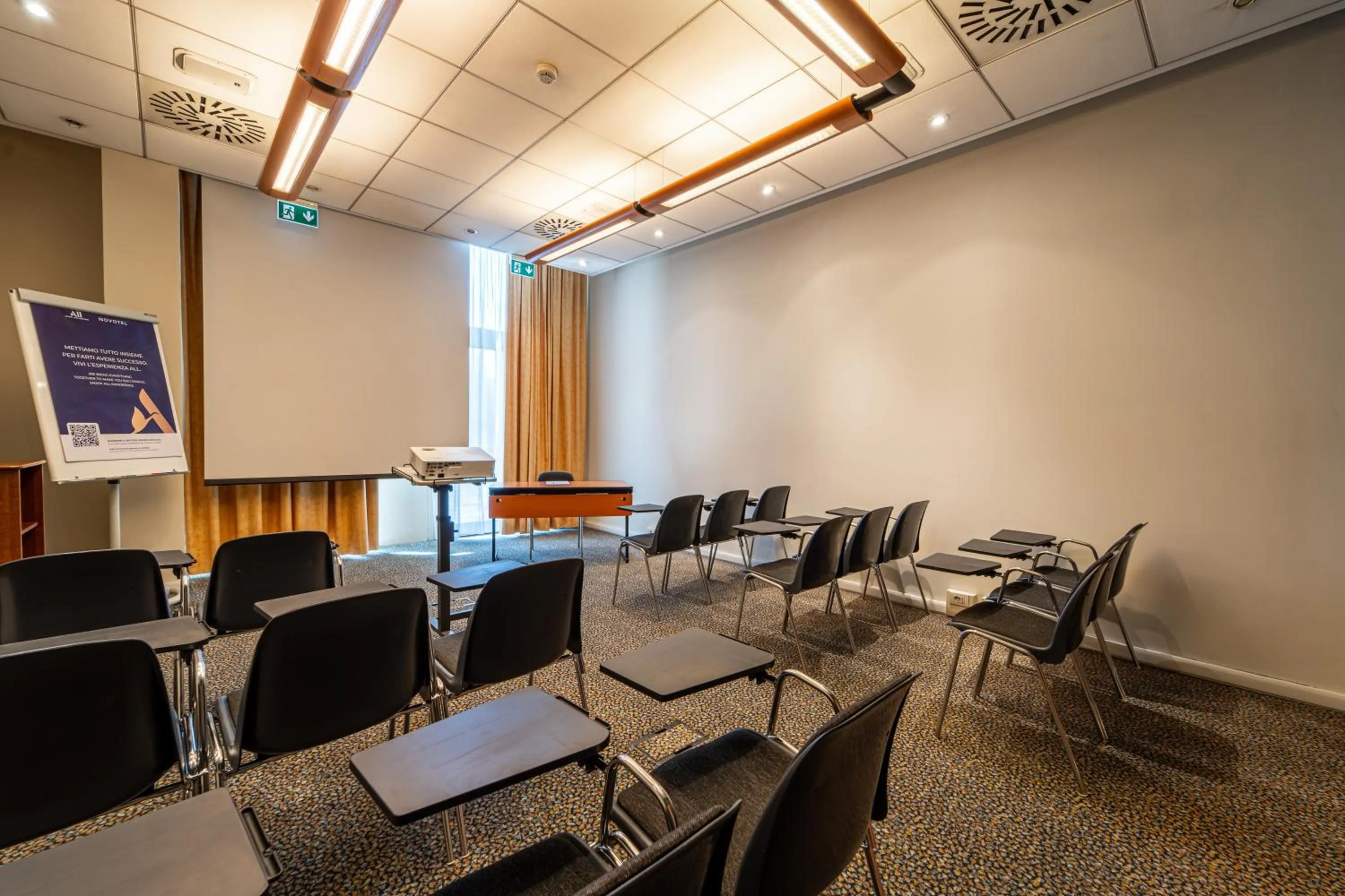 TV and multimedia in Novotel Roma Est