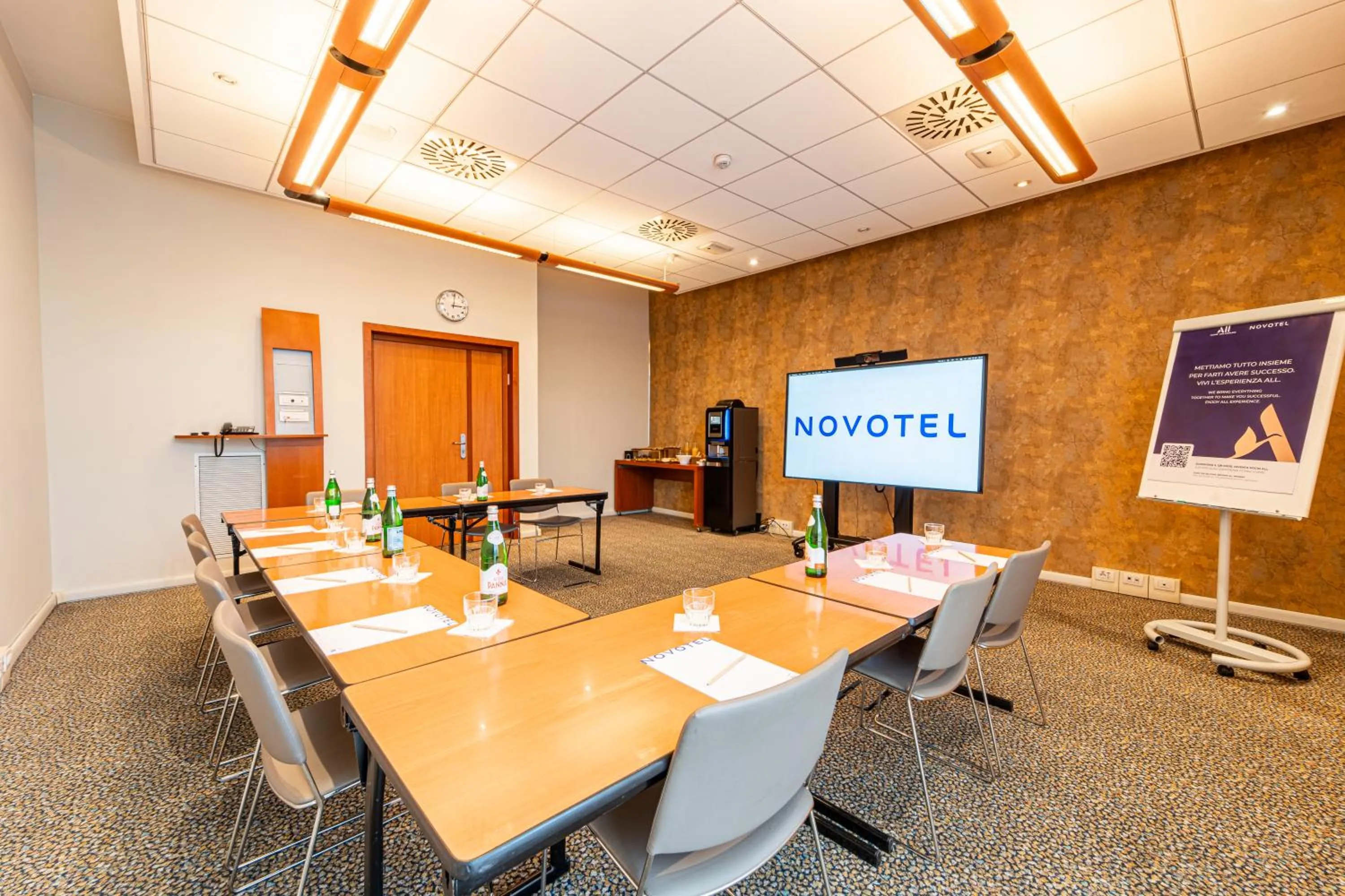 TV and multimedia in Novotel Roma Est