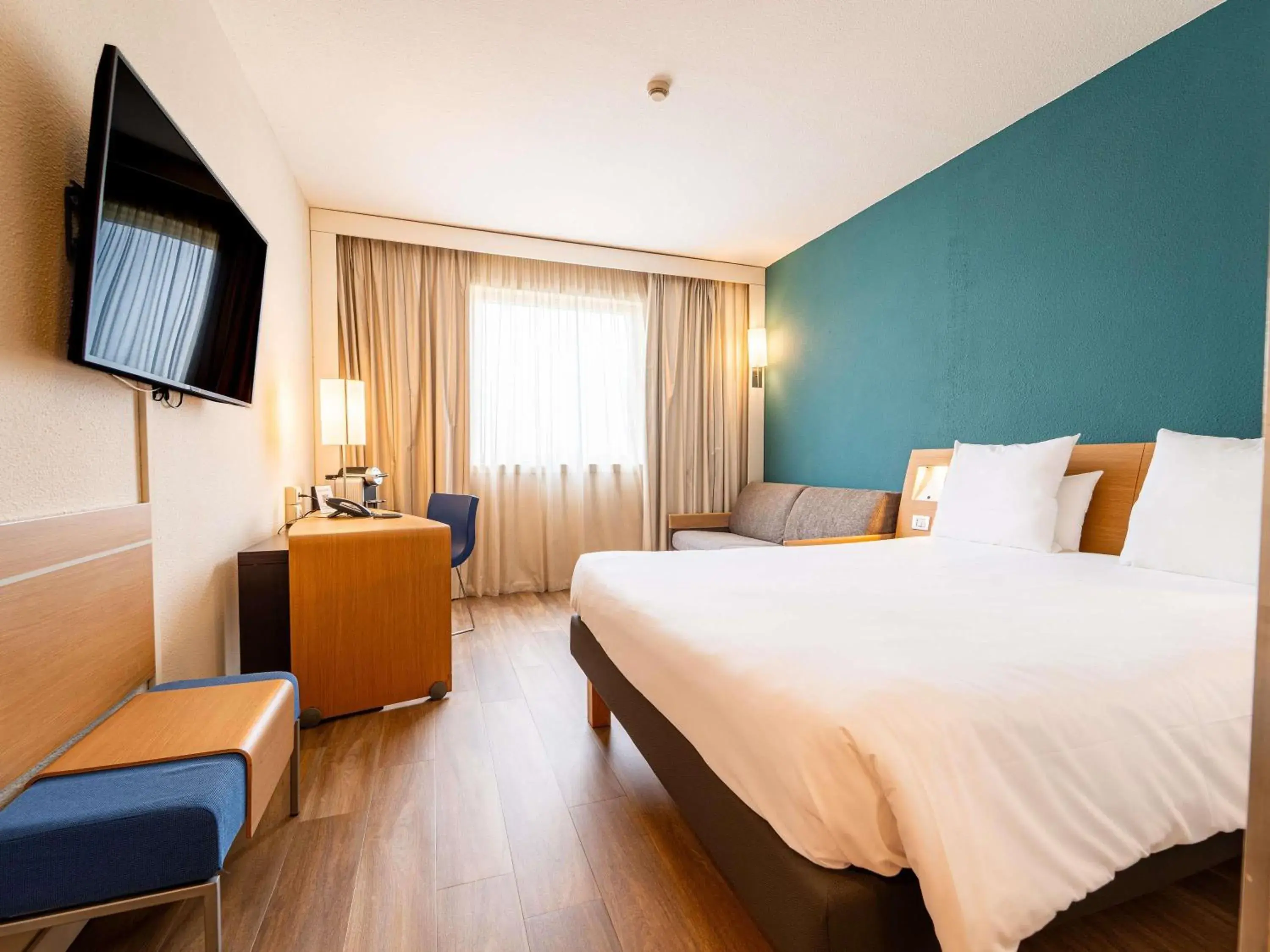 Executive Double Room with Sofa Bed in Novotel Roma Est Executive Double Room with Sofa Bed in Novotel Roma Est