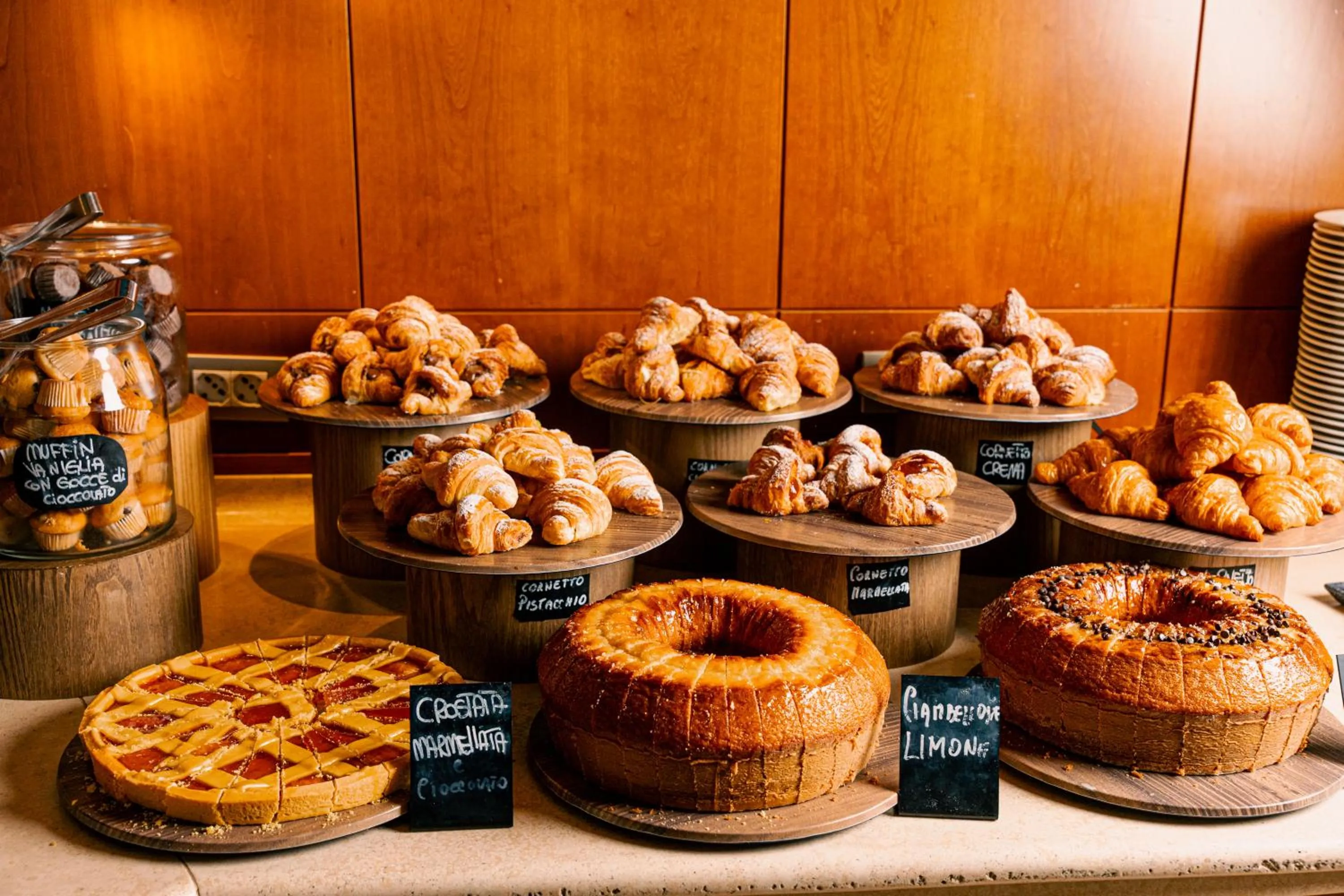 Restaurant/places to eat in Novotel Roma Est