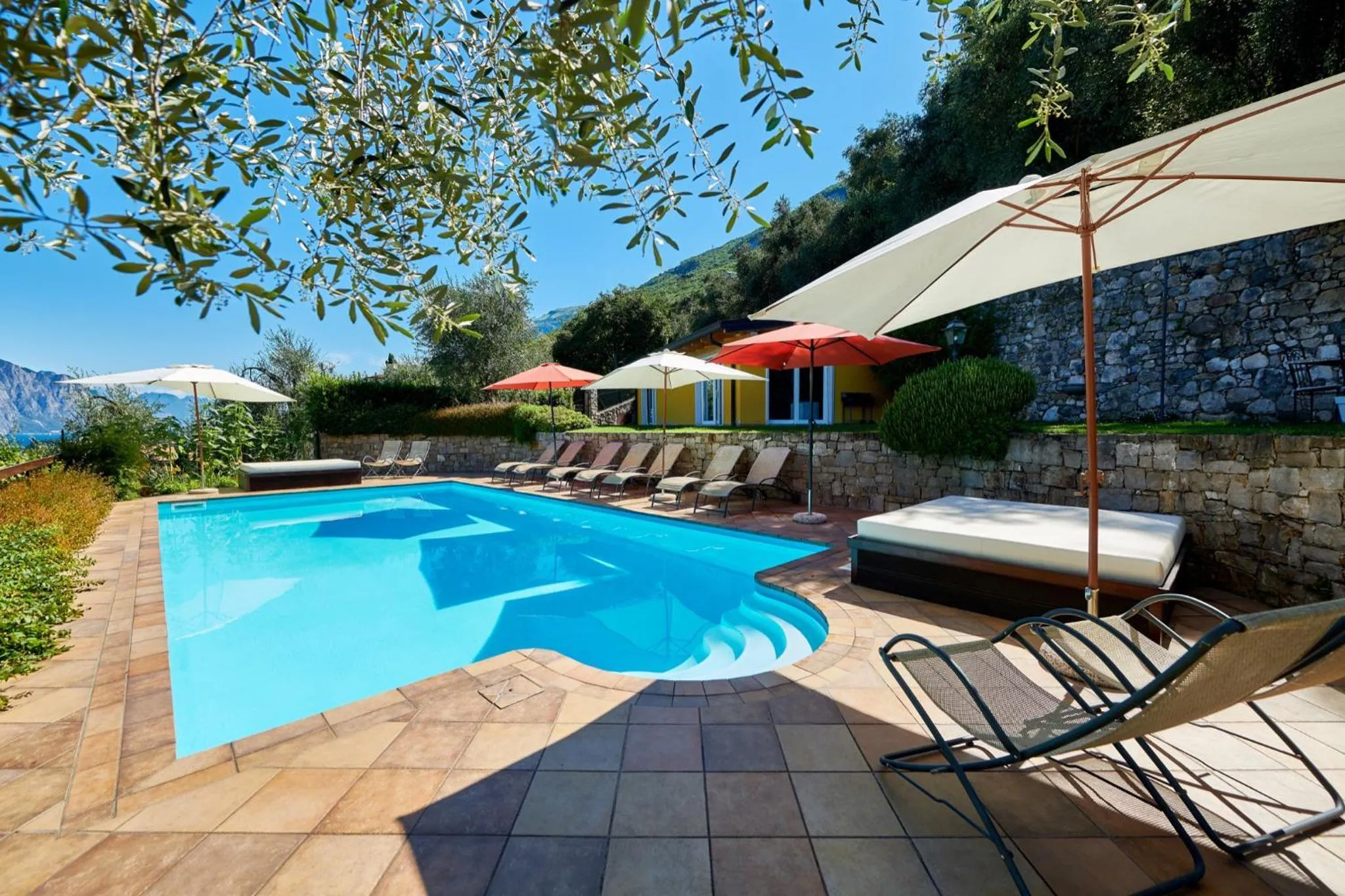 Swimming pool in Residence Mariù