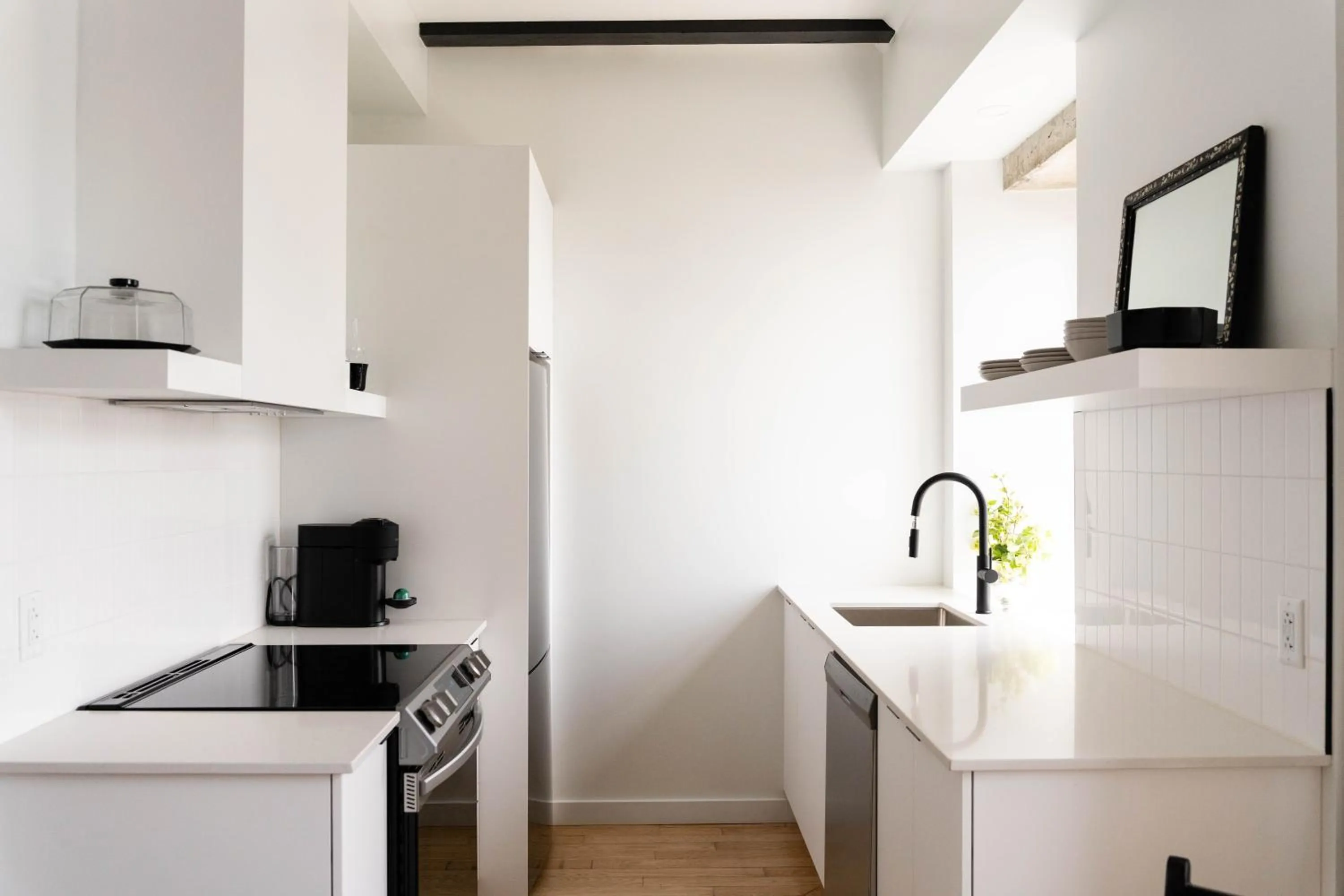 Coffee/tea facilities in Maison Rasco by Luxury In Transit