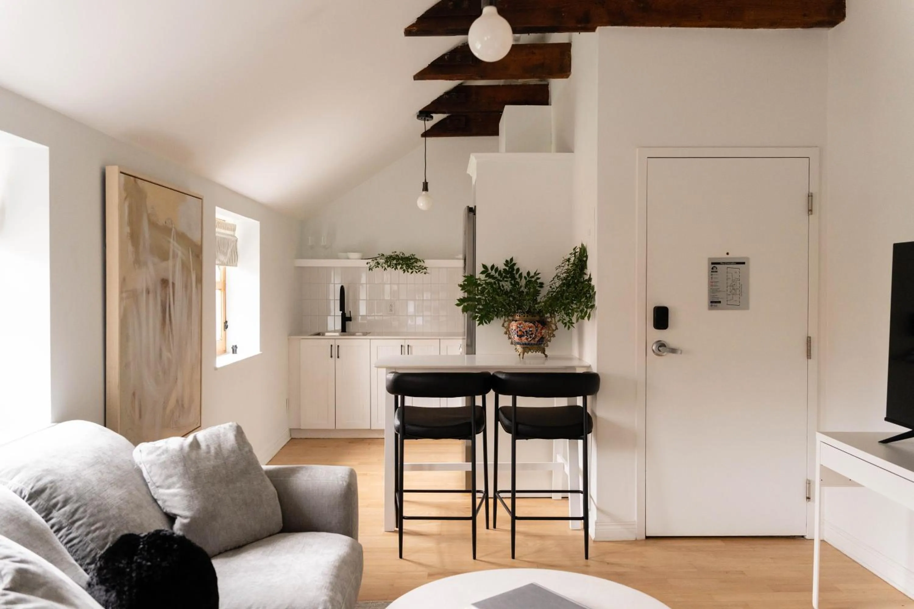 TV and multimedia in Maison Rasco by Luxury In Transit