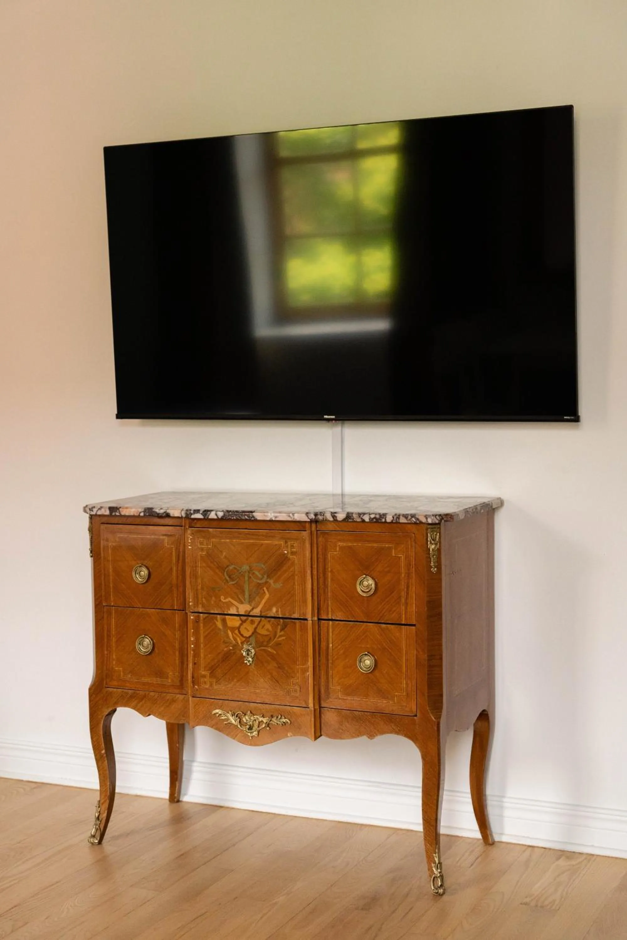 TV and multimedia in Maison Rasco by Luxury In Transit