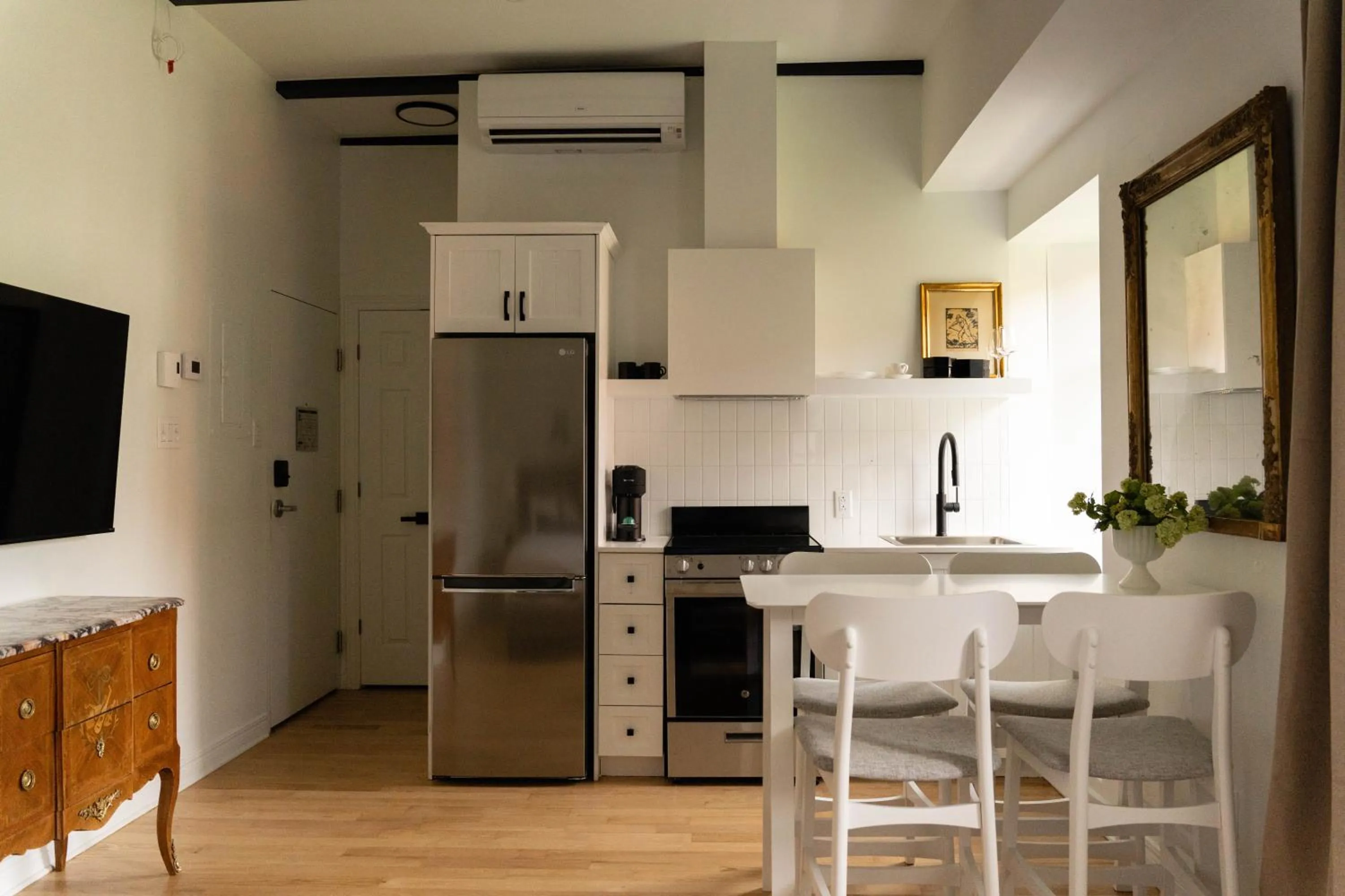 TV and multimedia in Maison Rasco by Luxury In Transit