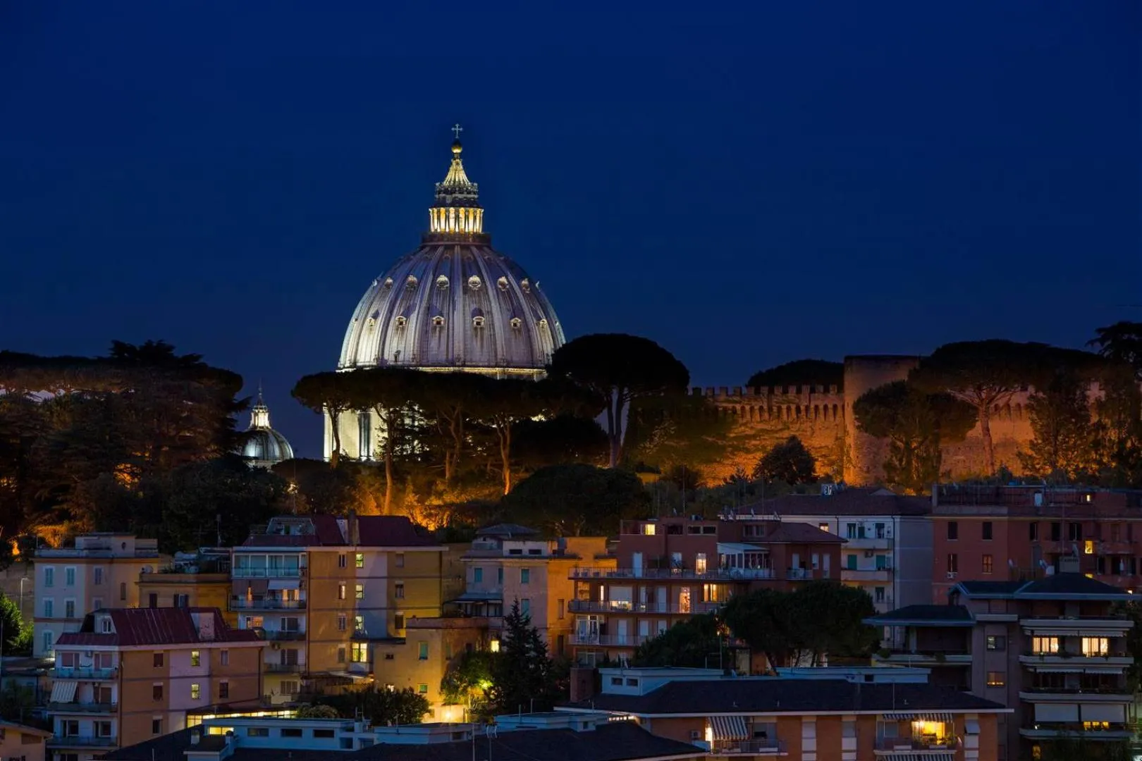 Landmark view in B&B All'Ombra di San Pietro