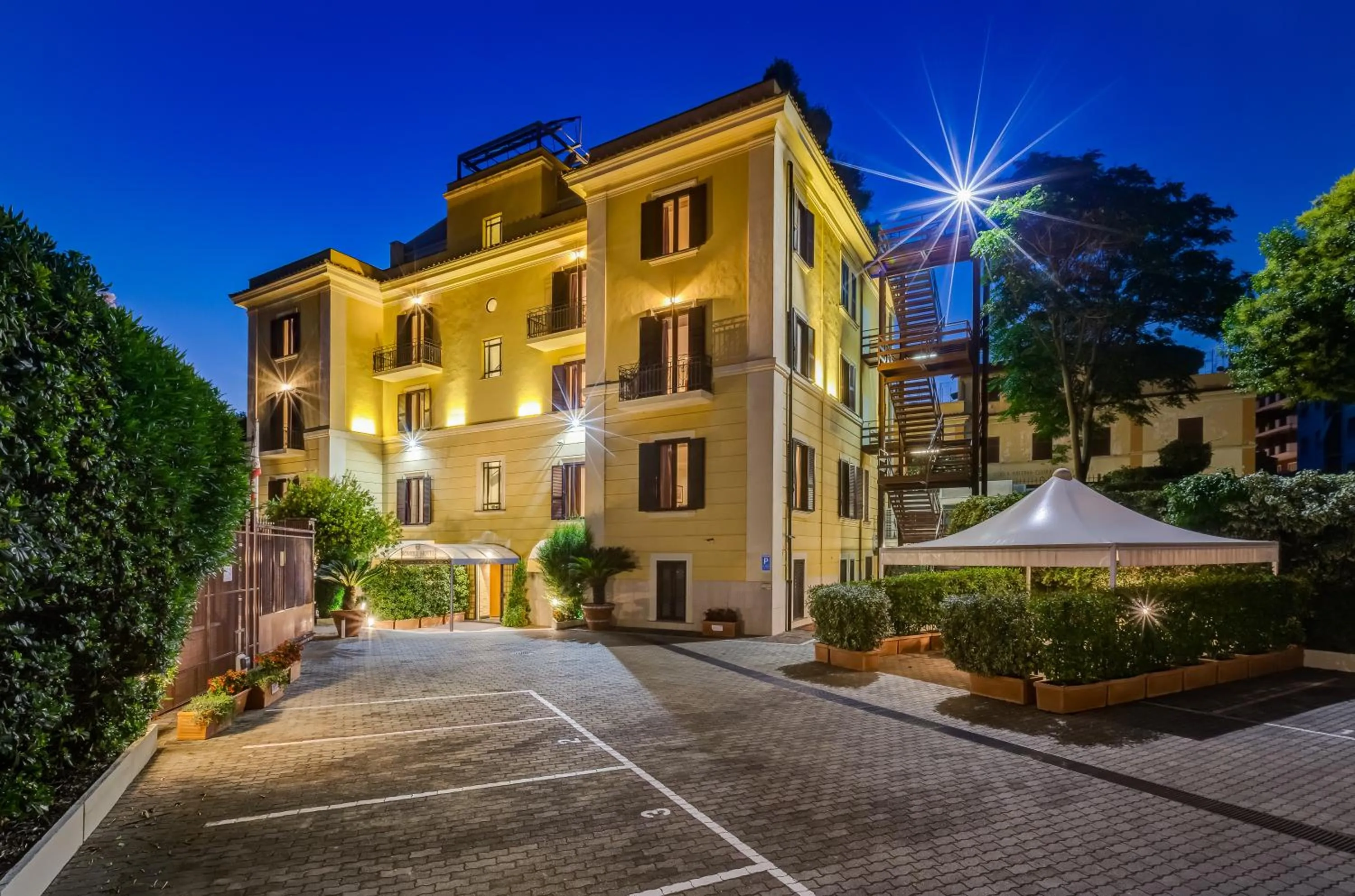 Property building in Romoli Hotel