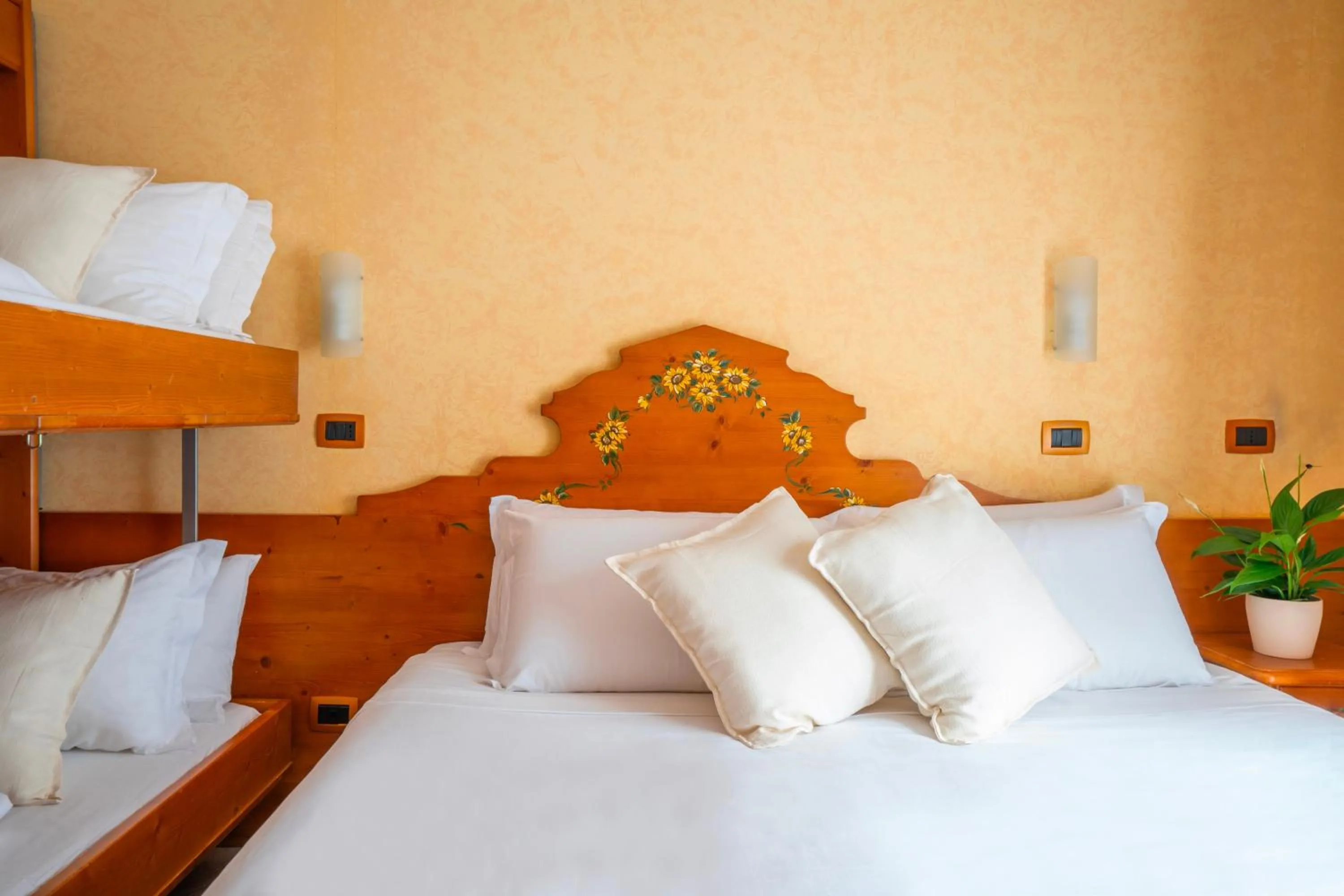 Photo of the whole room, Bed in Hotel Tiffany's