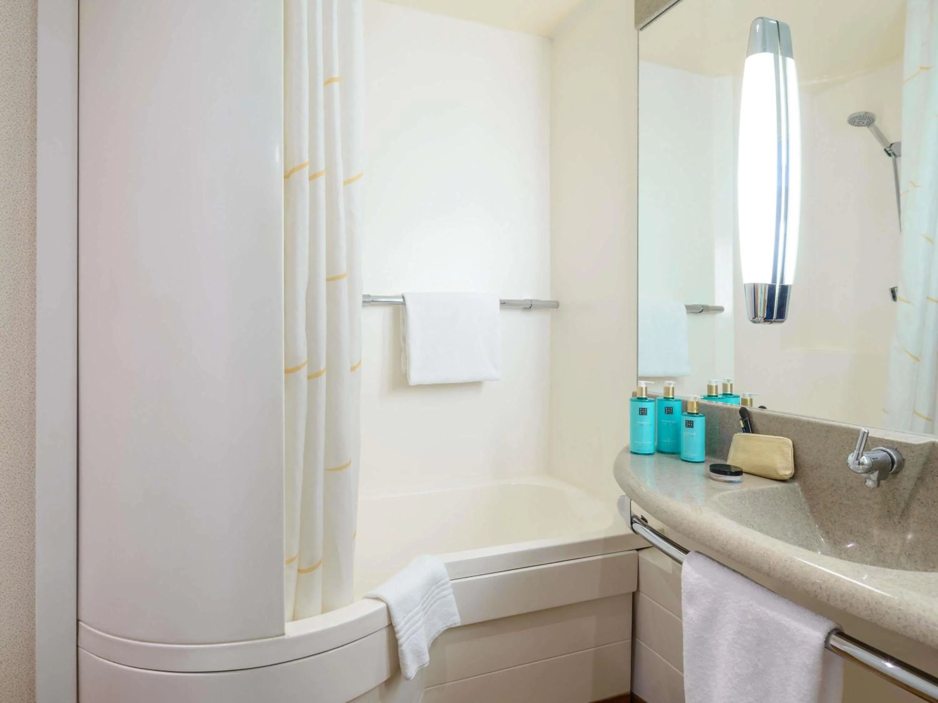 Standard King Room with Sofa Bed in Novotel Torino Corso Giulio Cesare