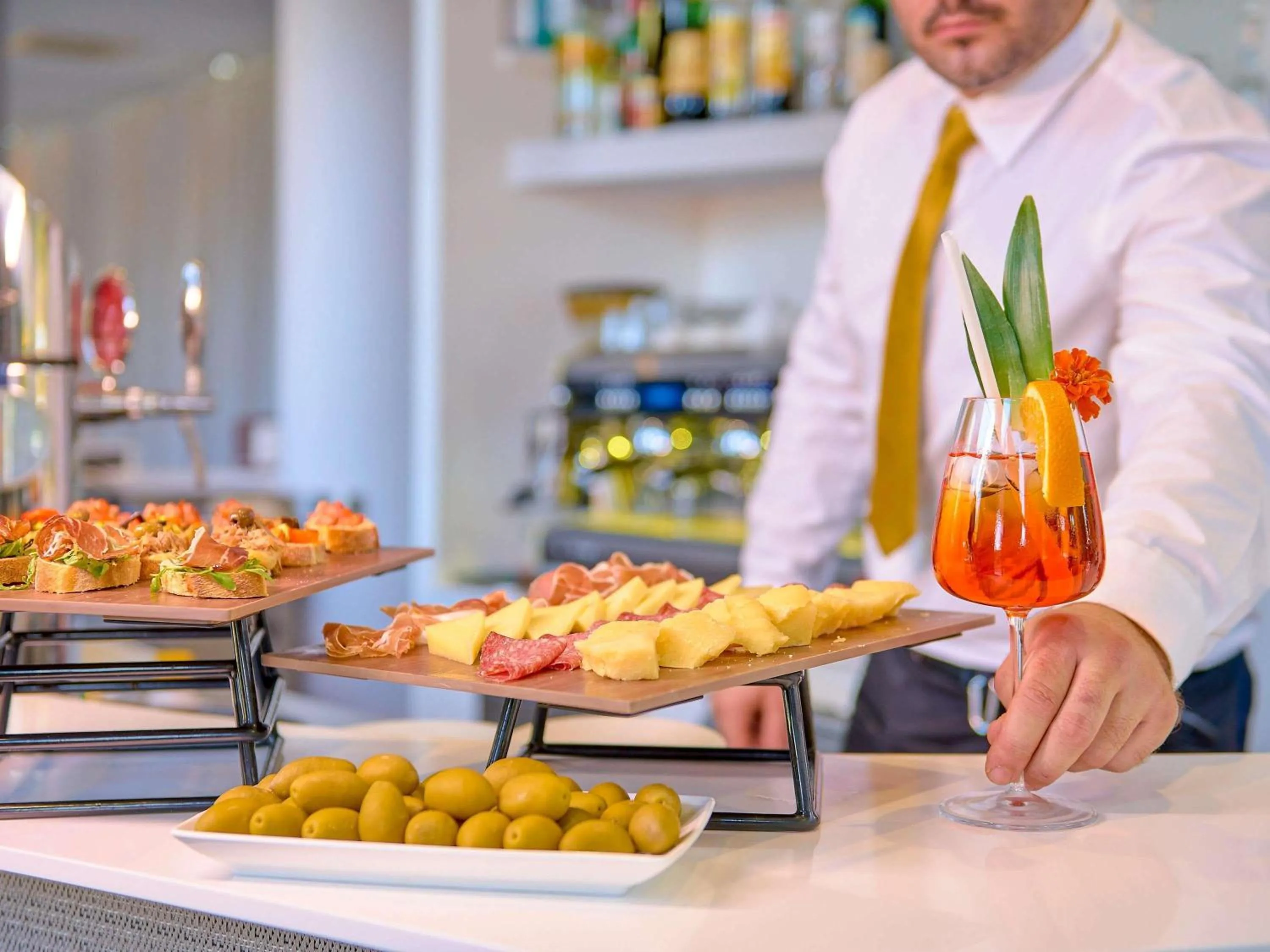 Lounge or bar in Novotel Torino Corso Giulio Cesare