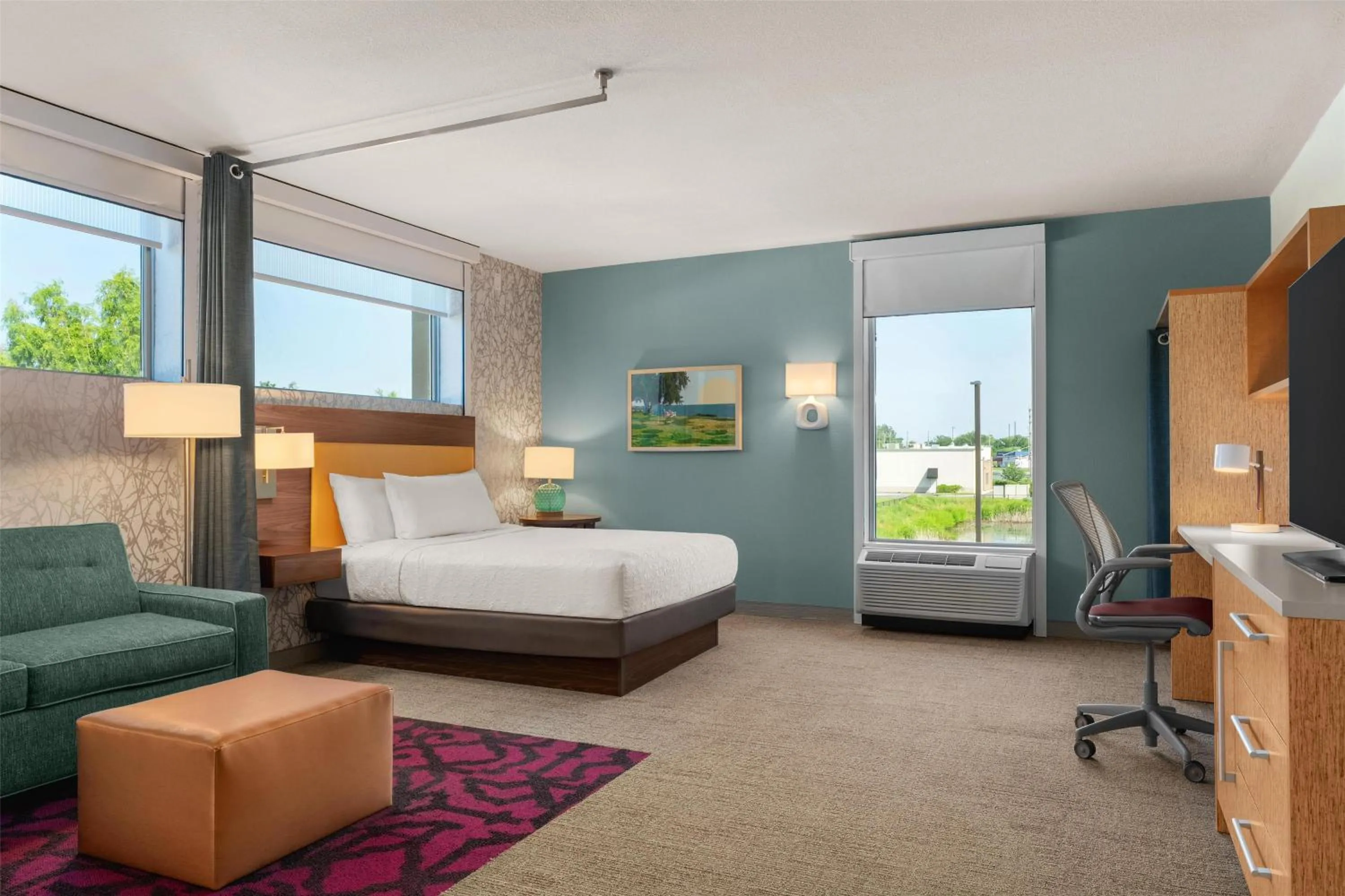 Living room, Bed in Home2 Suites by Hilton Baltimore/Aberdeen MD