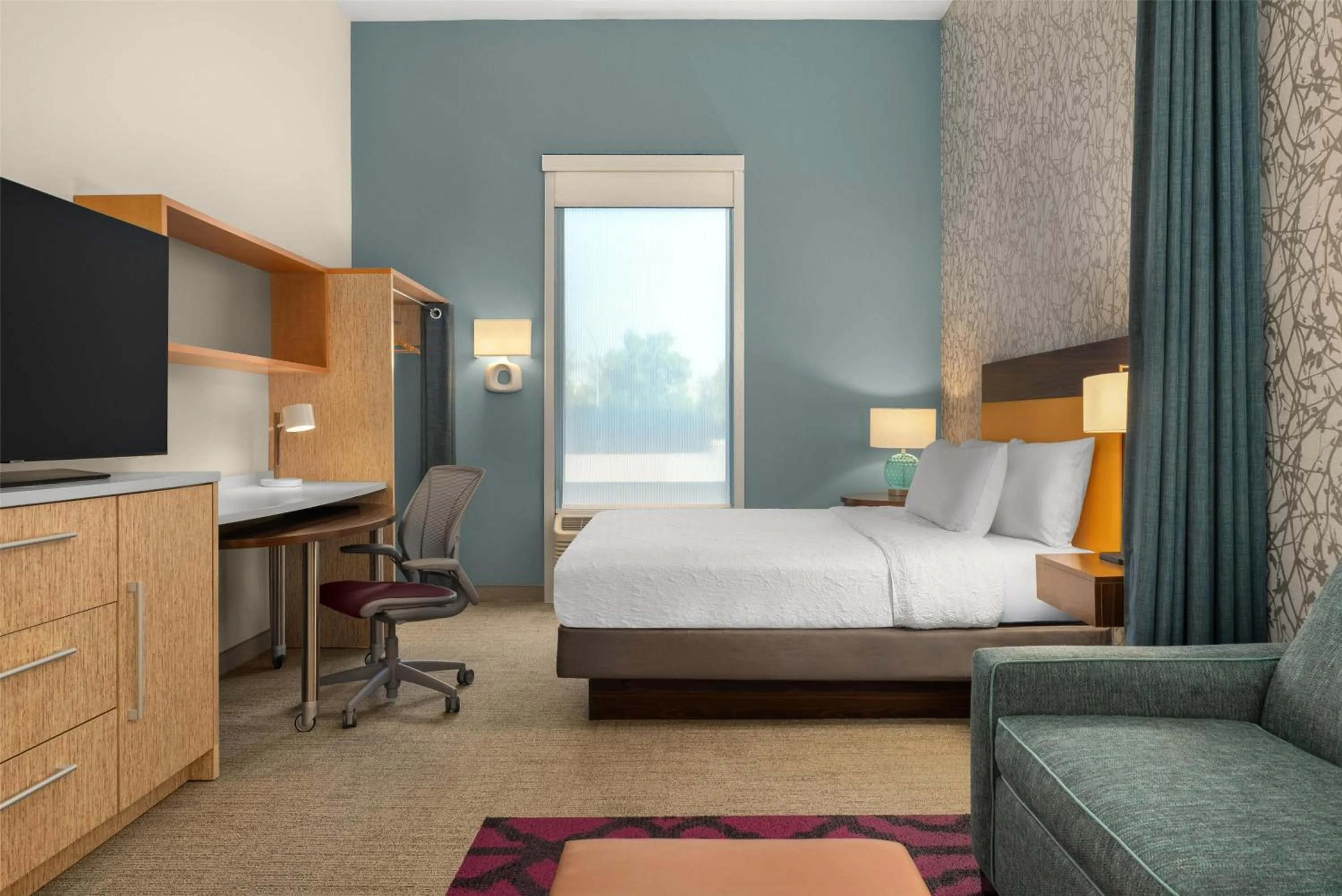 Living room, Bed in Home2 Suites by Hilton Baltimore/Aberdeen MD